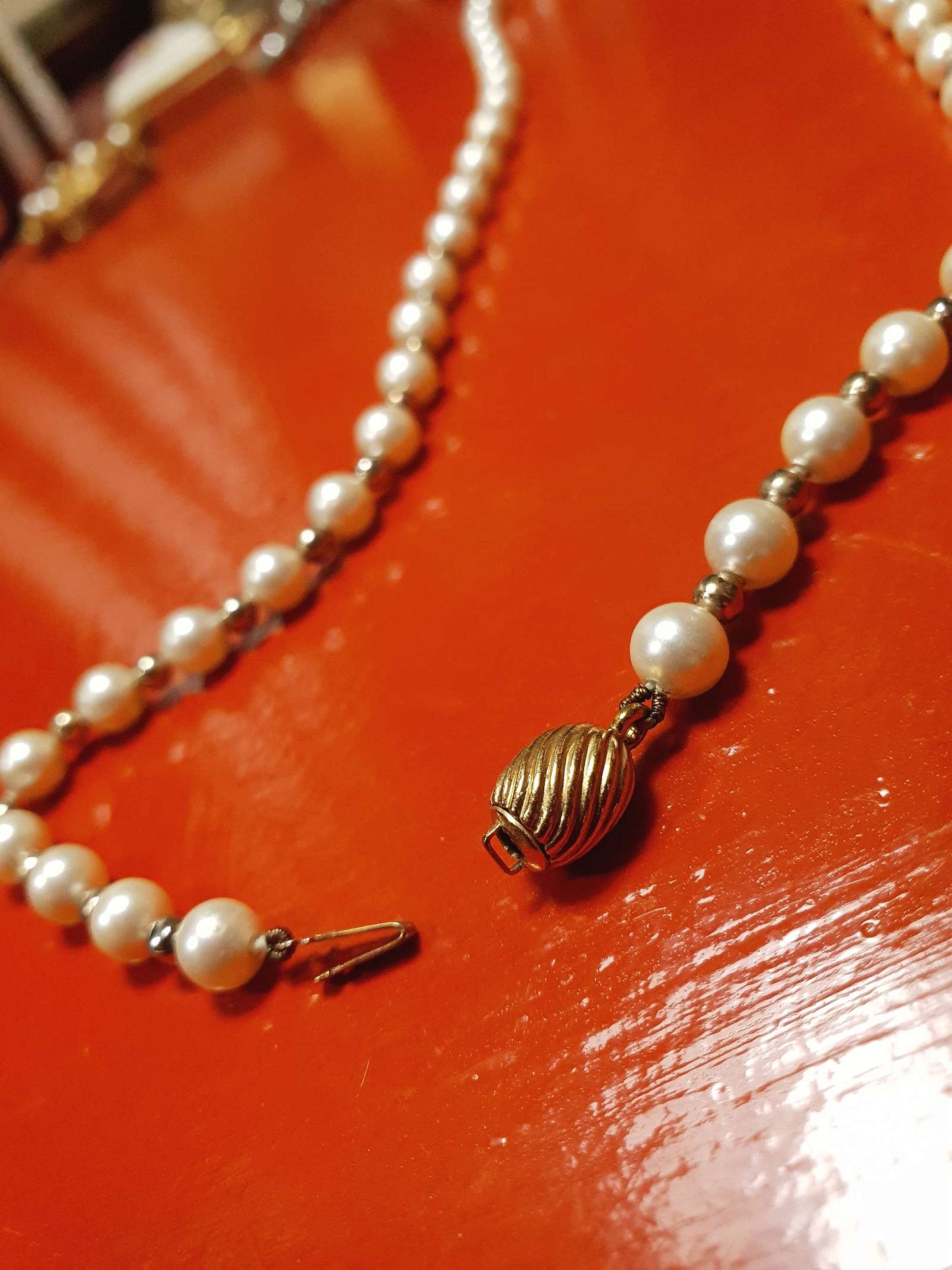 Vintage 1960s White Pearl Necklace 18" Glass Pearls Retro