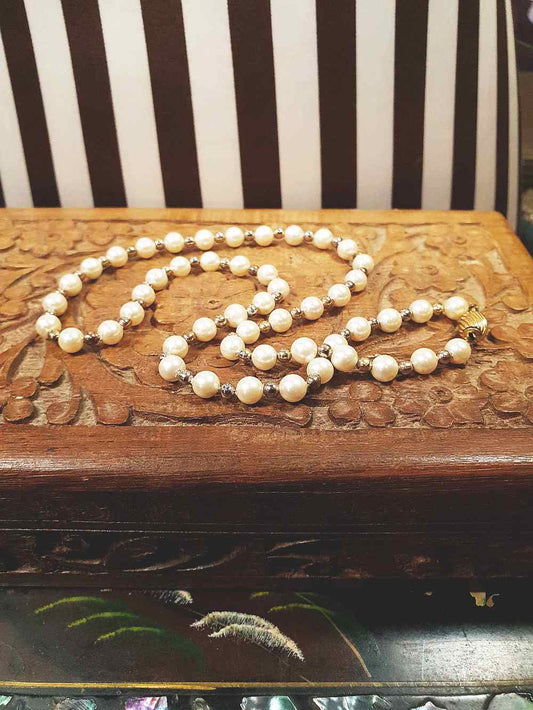 Vintage 1960s White Glass Pearl Necklace 18" Pearls Retro