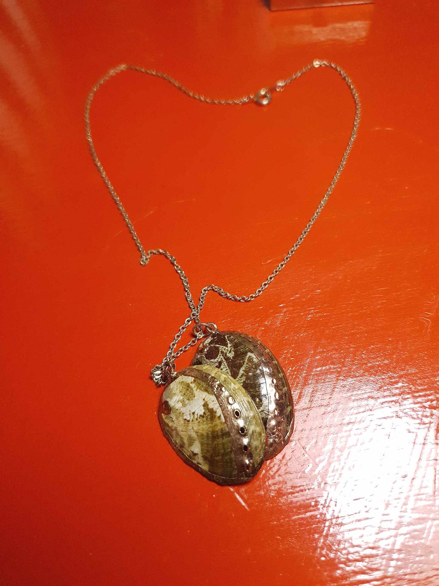 Vintage 1970s Abalone Shell Necklace 16.5" Retro
