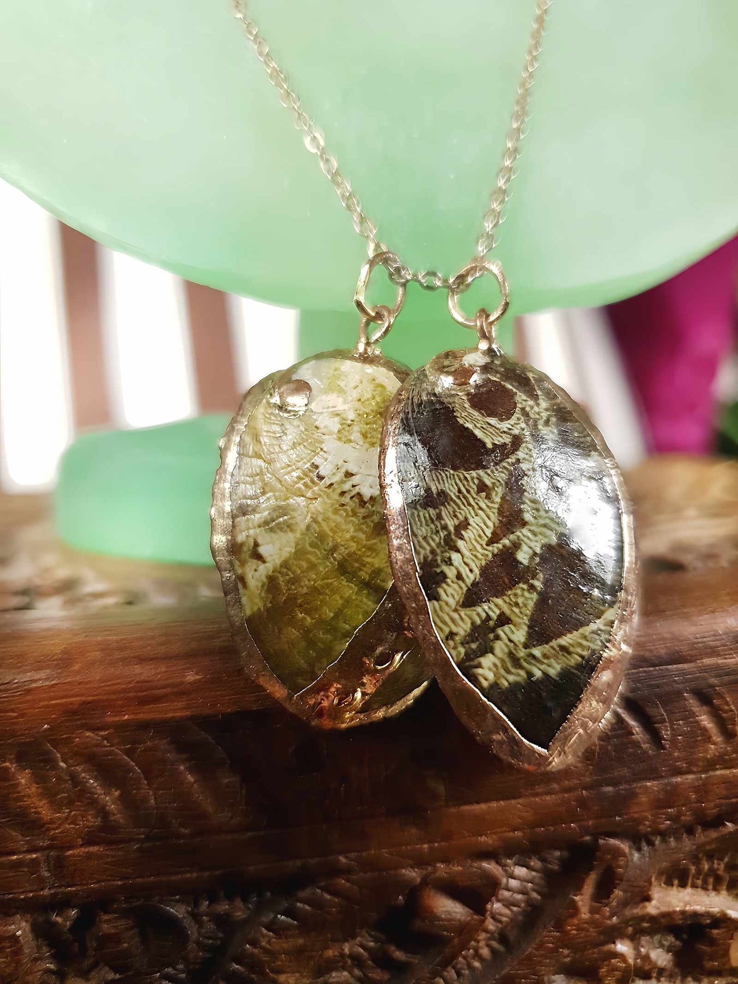 Vintage 1970s Abalone Shell Necklace 16.5" Retro