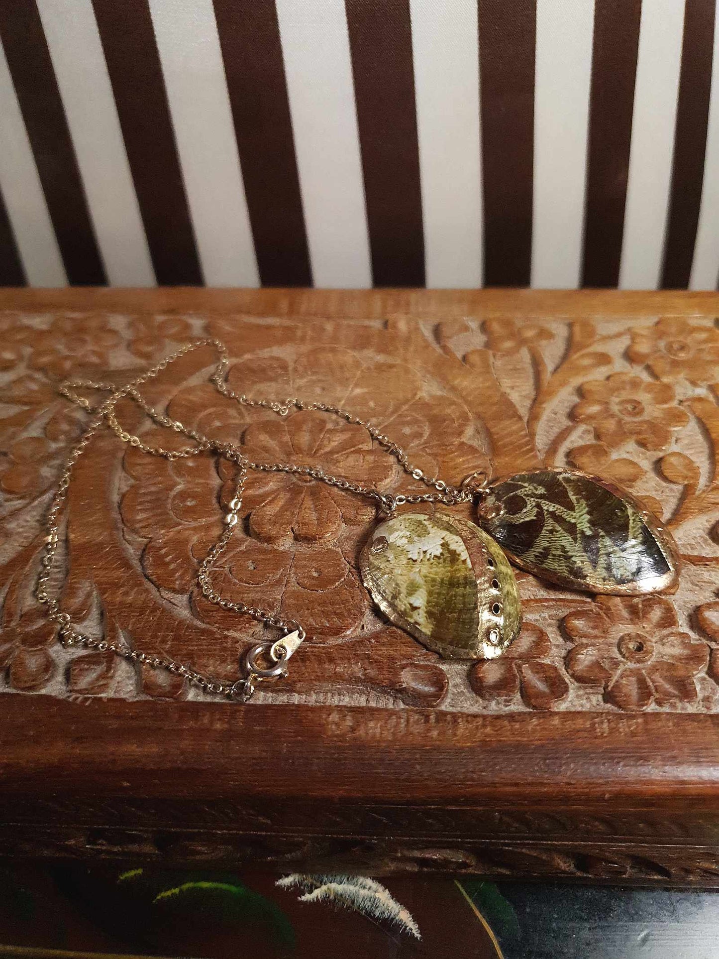 Vintage 1970s Abalone Shell Necklace 16.5" Retro