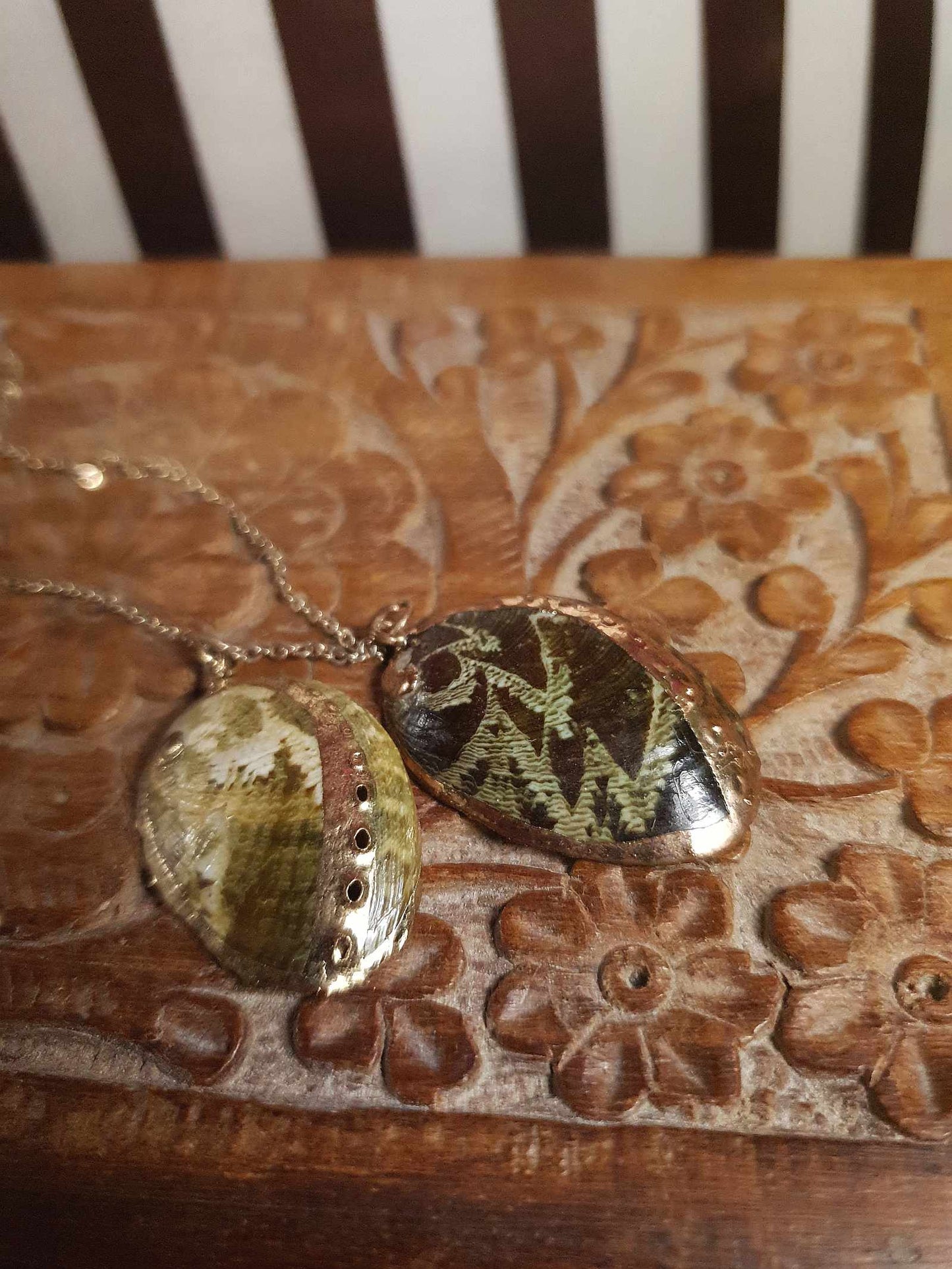 Vintage 1970s Abalone Shell Necklace 16.5" Retro