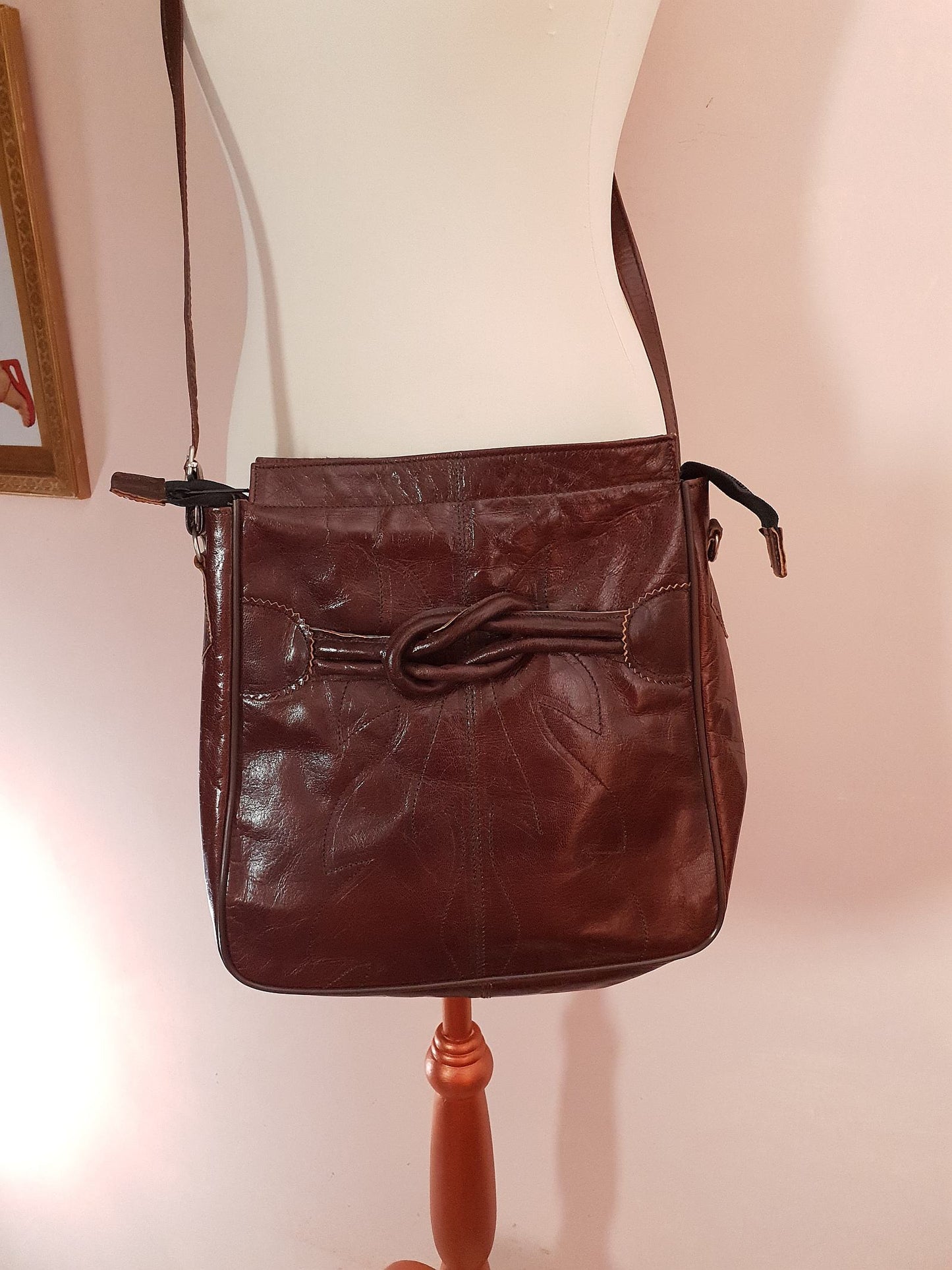 Vintage 1970s Brown Leather Shoulder Bag Adjustable Crossbody Retro Boho Handbag