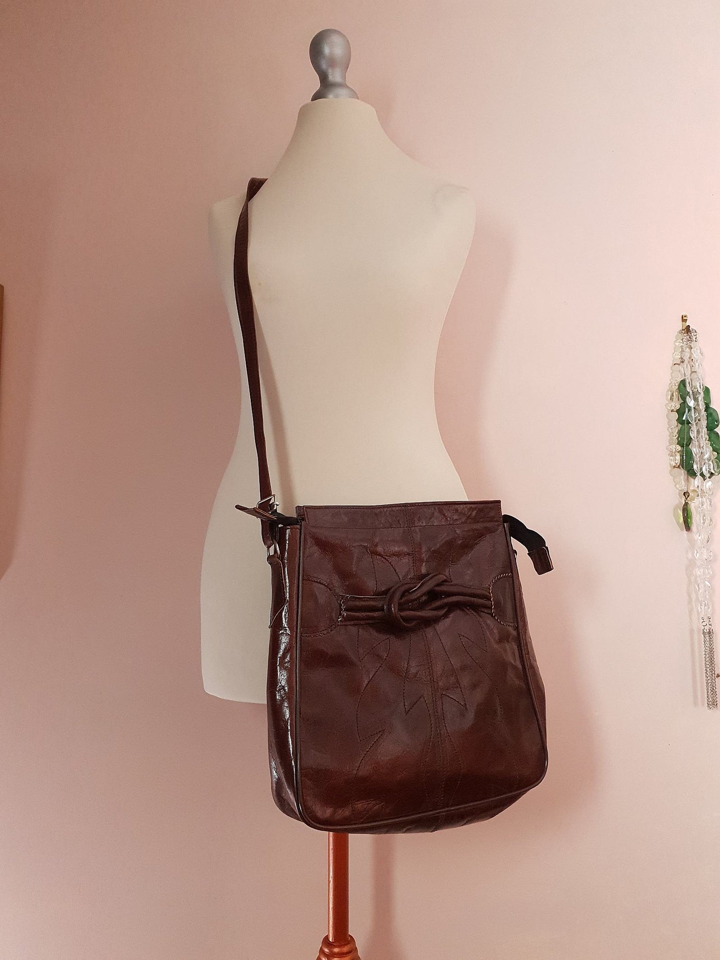 Vintage 1970s Brown Leather Shoulder Bag Adjustable Crossbody Retro Boho Handbag