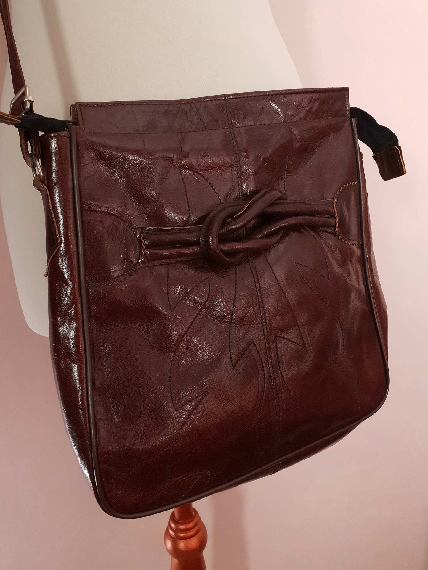 Vintage 1970s Brown Leather Shoulder Bag Adjustable Crossbody Retro Boho Handbag