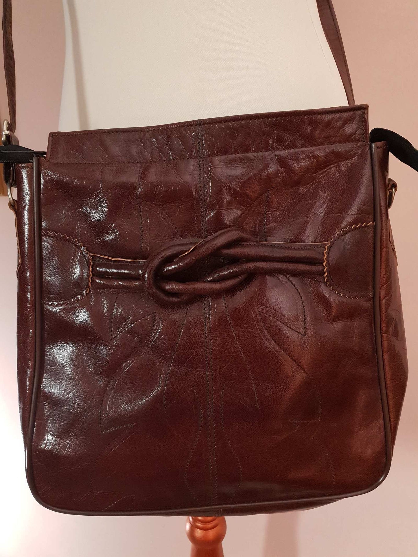 Vintage 1970s Brown Leather Shoulder Bag Adjustable Crossbody Retro Boho Handbag
