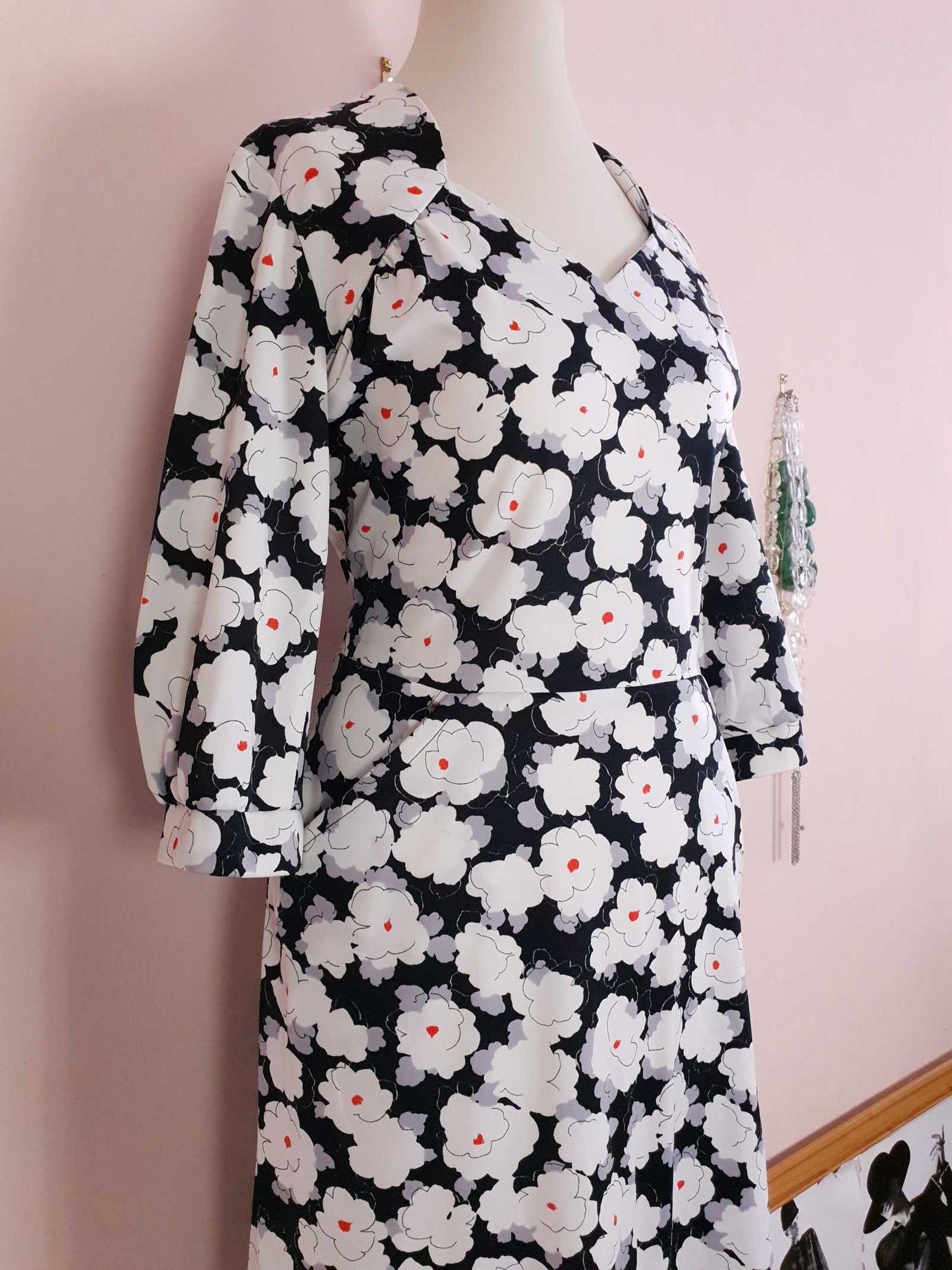 Vintage 1970s Floral Midi Dress Black White Orange Flowers Size 8 / 10