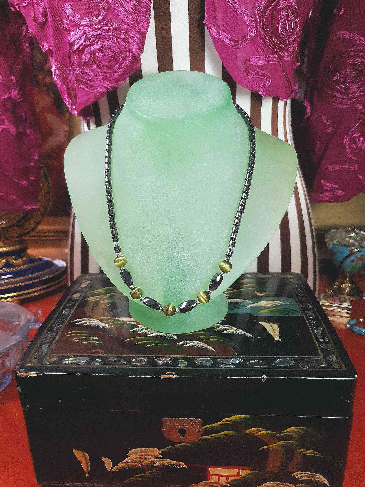 Vintage 1970s Hematite Necklace 18" Green Cat's Eye Choker