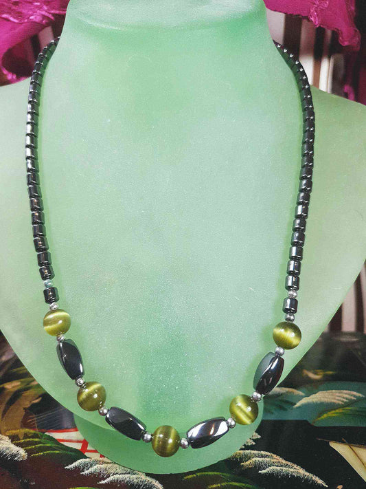 Vintage 1970s Hematite Necklace 18" Green Cat's Eye Choker