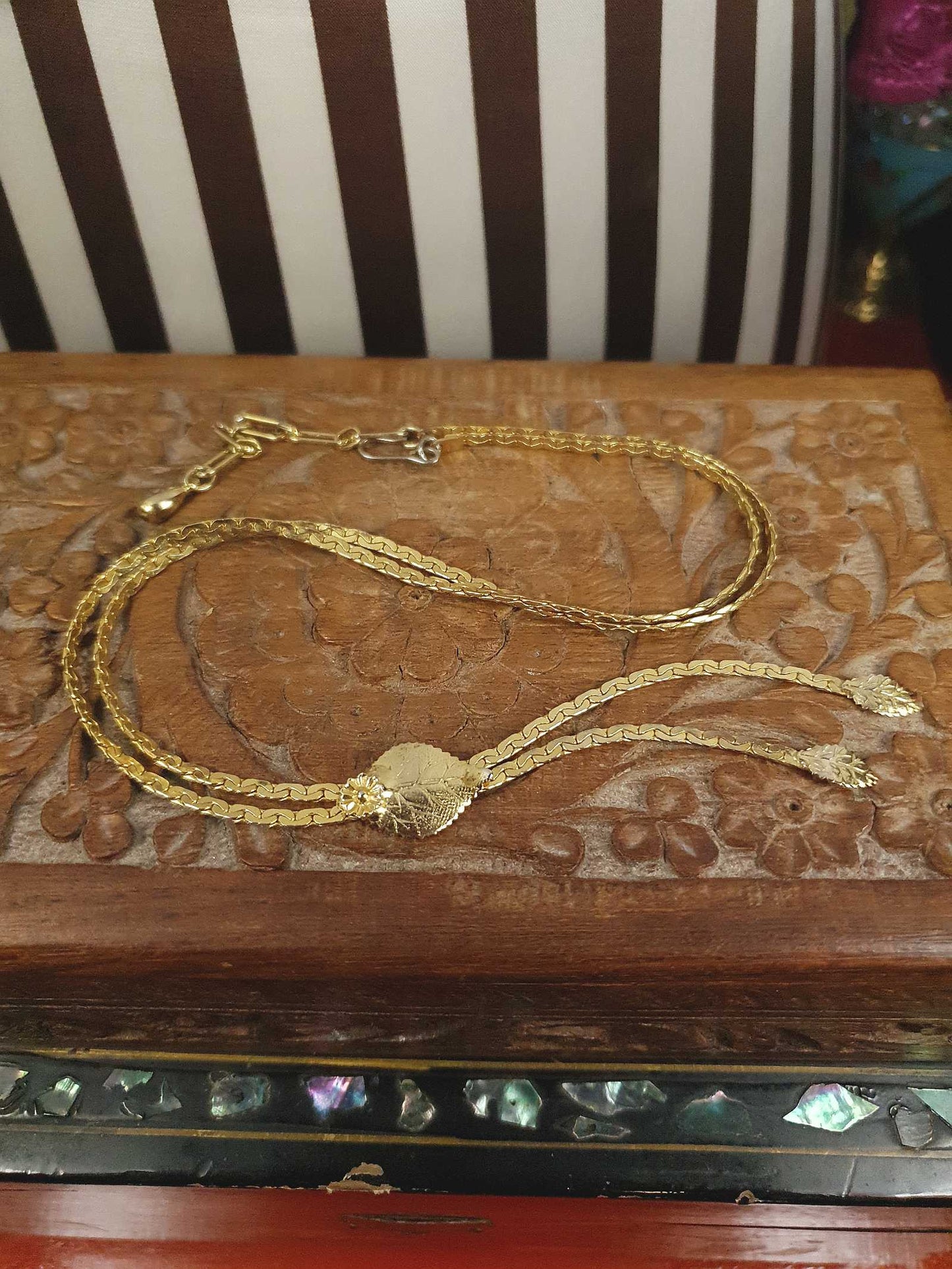 Vintage 1970s Leaf Necklace Retro Lariat Style