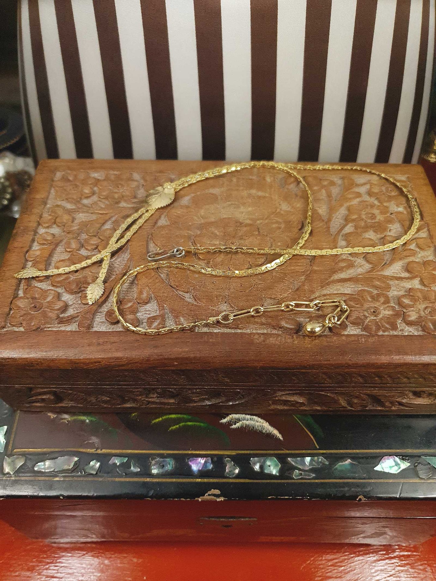 Vintage 1970s Leaf Necklace Retro Lariat Style