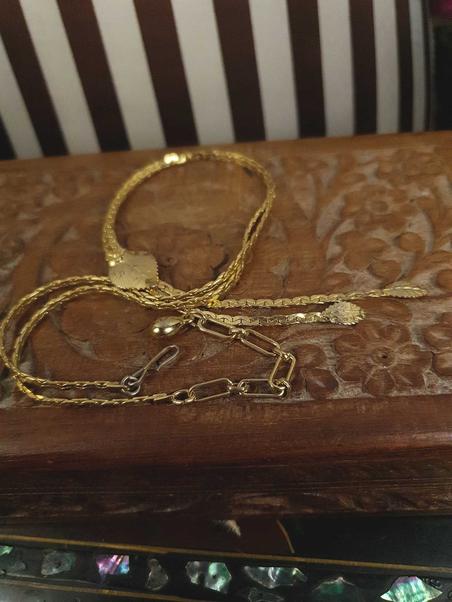 Vintage 1970s Leaf Necklace Retro Lariat Style