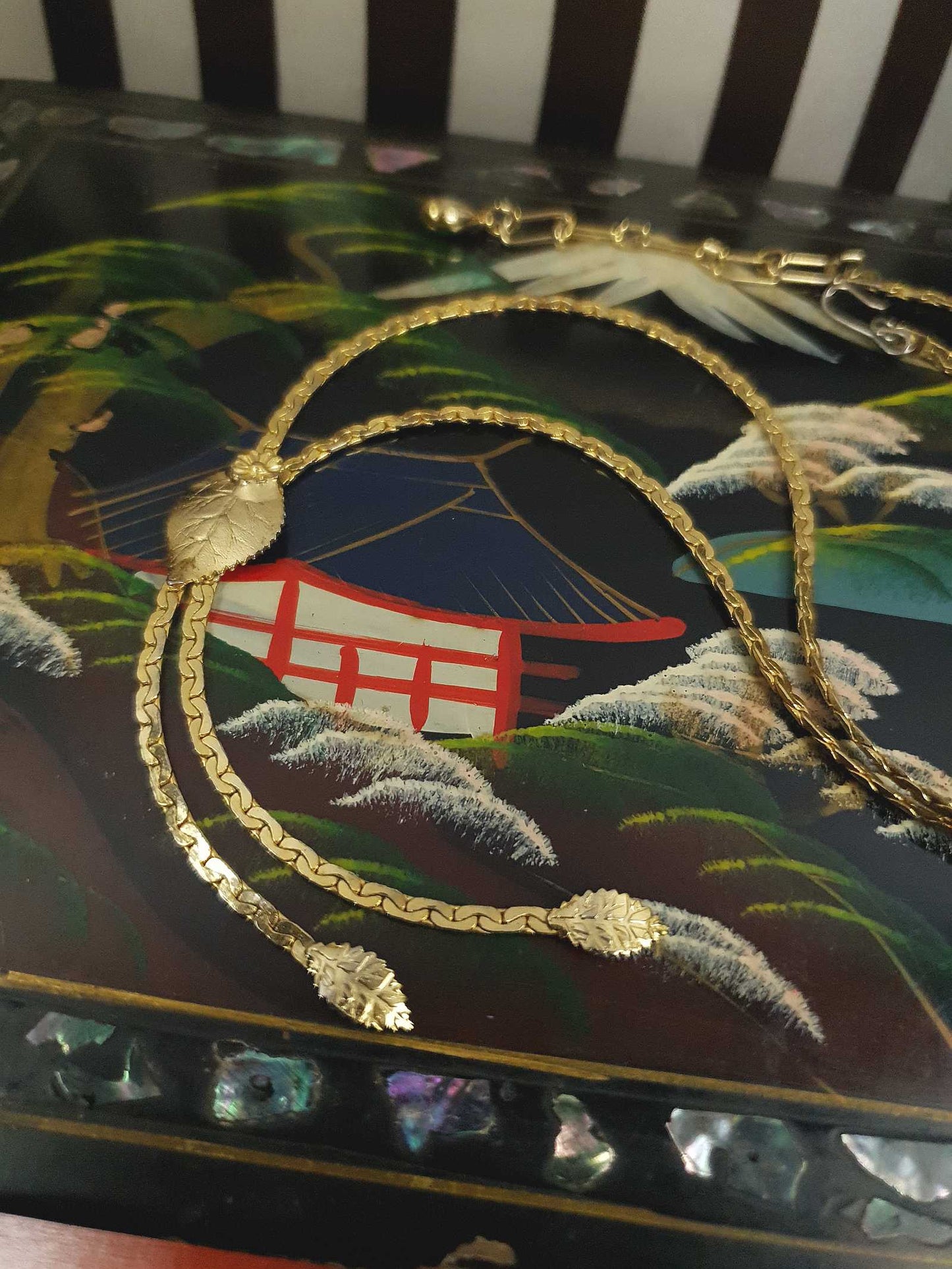Vintage 1970s Leaf Necklace Retro Lariat Style