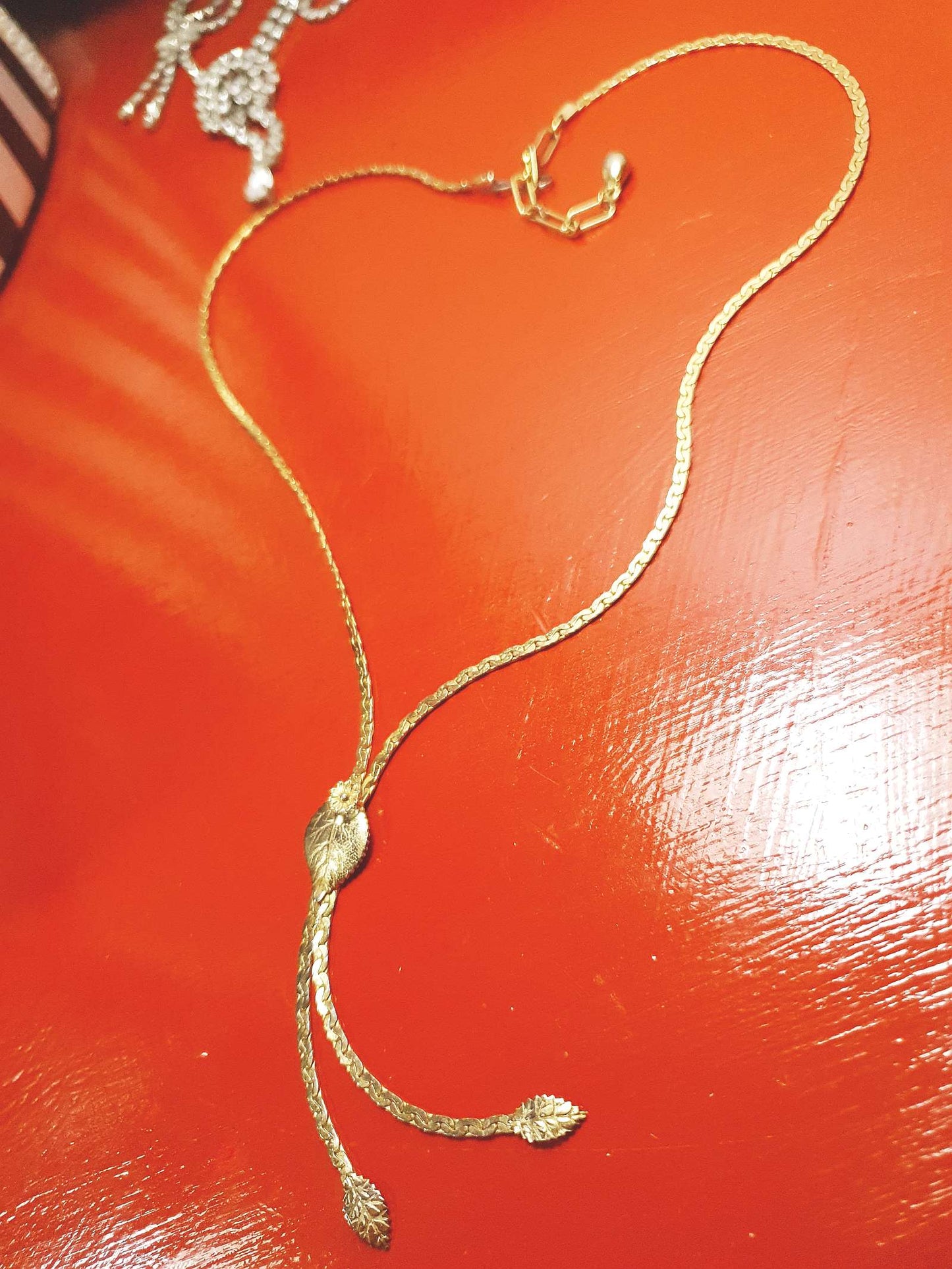 Vintage 1970s Leaf Necklace Retro Lariat Style