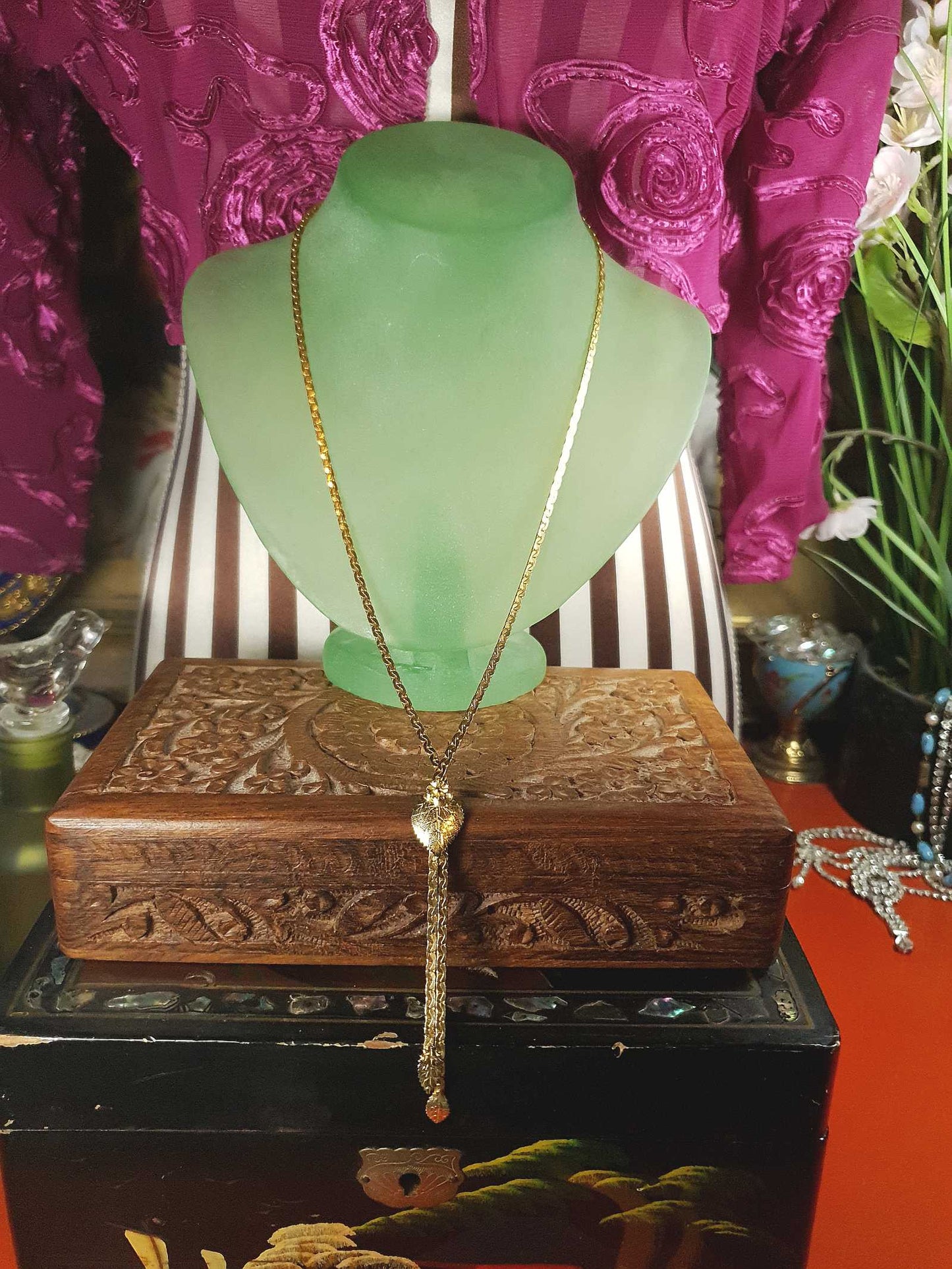 Vintage 1970s Leaf Necklace Retro Lariat Style