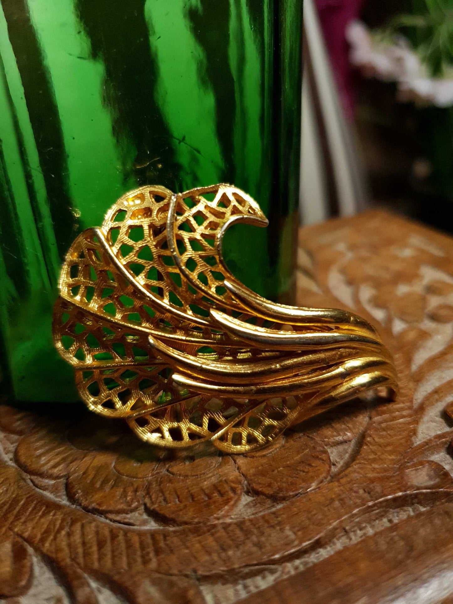 Vintage Leaf Swirl Brooch Filigree Gold Tone Retro Pin 1970s