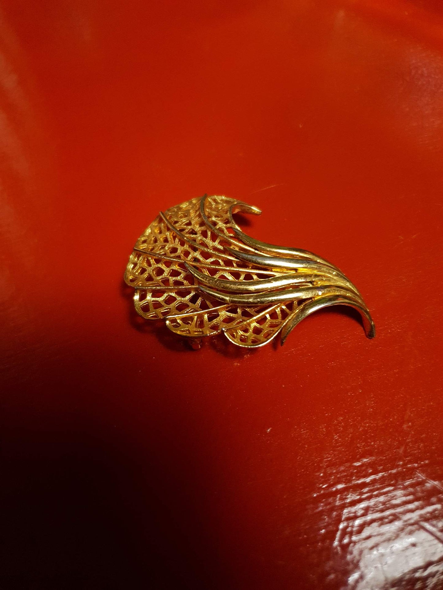 Vintage Leaf Swirl Brooch Filigree Gold Tone Retro Pin 1970s