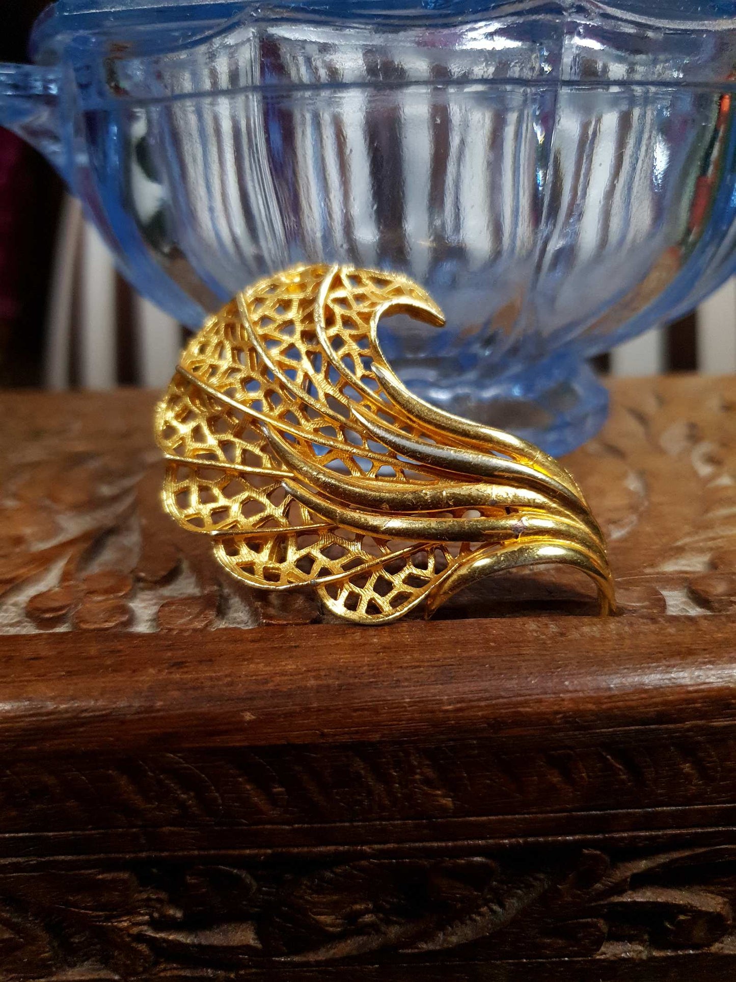 Vintage Leaf Swirl Brooch Filigree Gold Tone Retro Pin 1970s