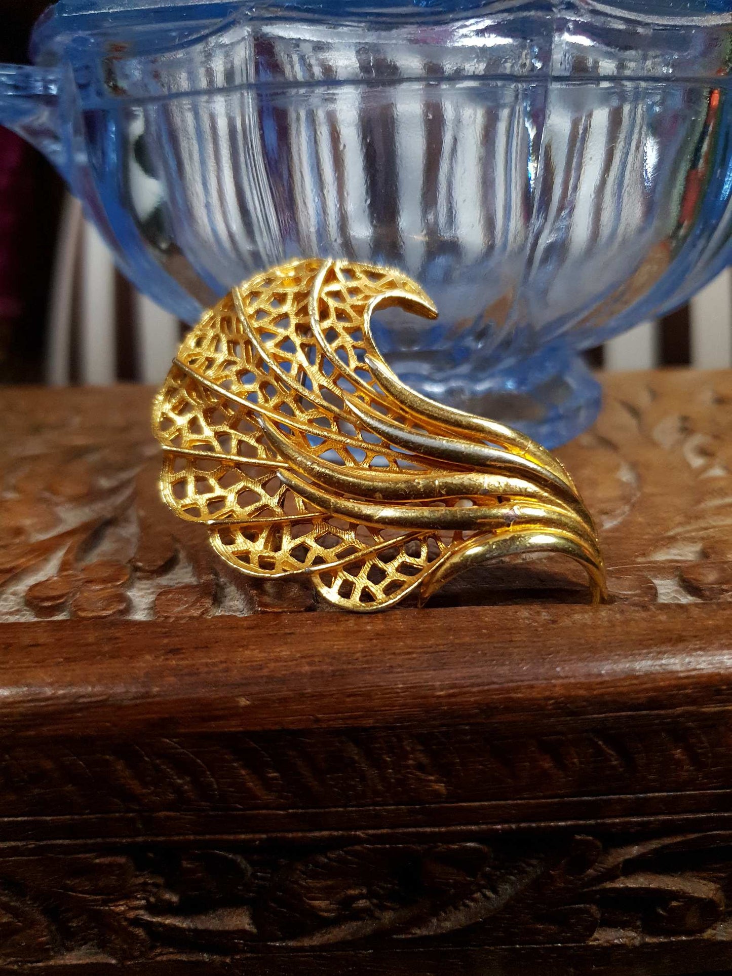 Vintage Leaf Swirl Brooch Filigree Gold Tone Retro Pin 1970s