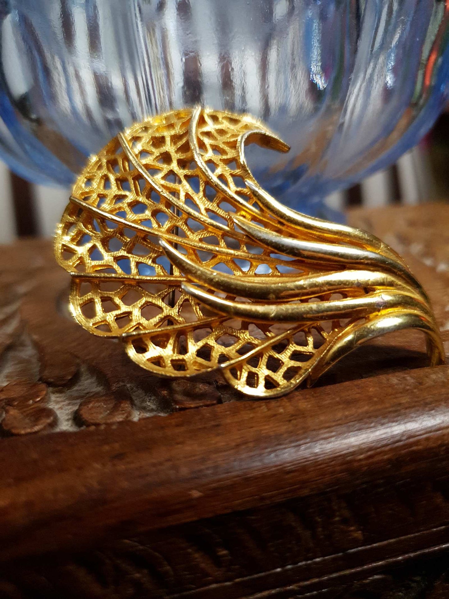 Vintage Leaf Swirl Brooch Filigree Gold Tone Retro Pin 1970s