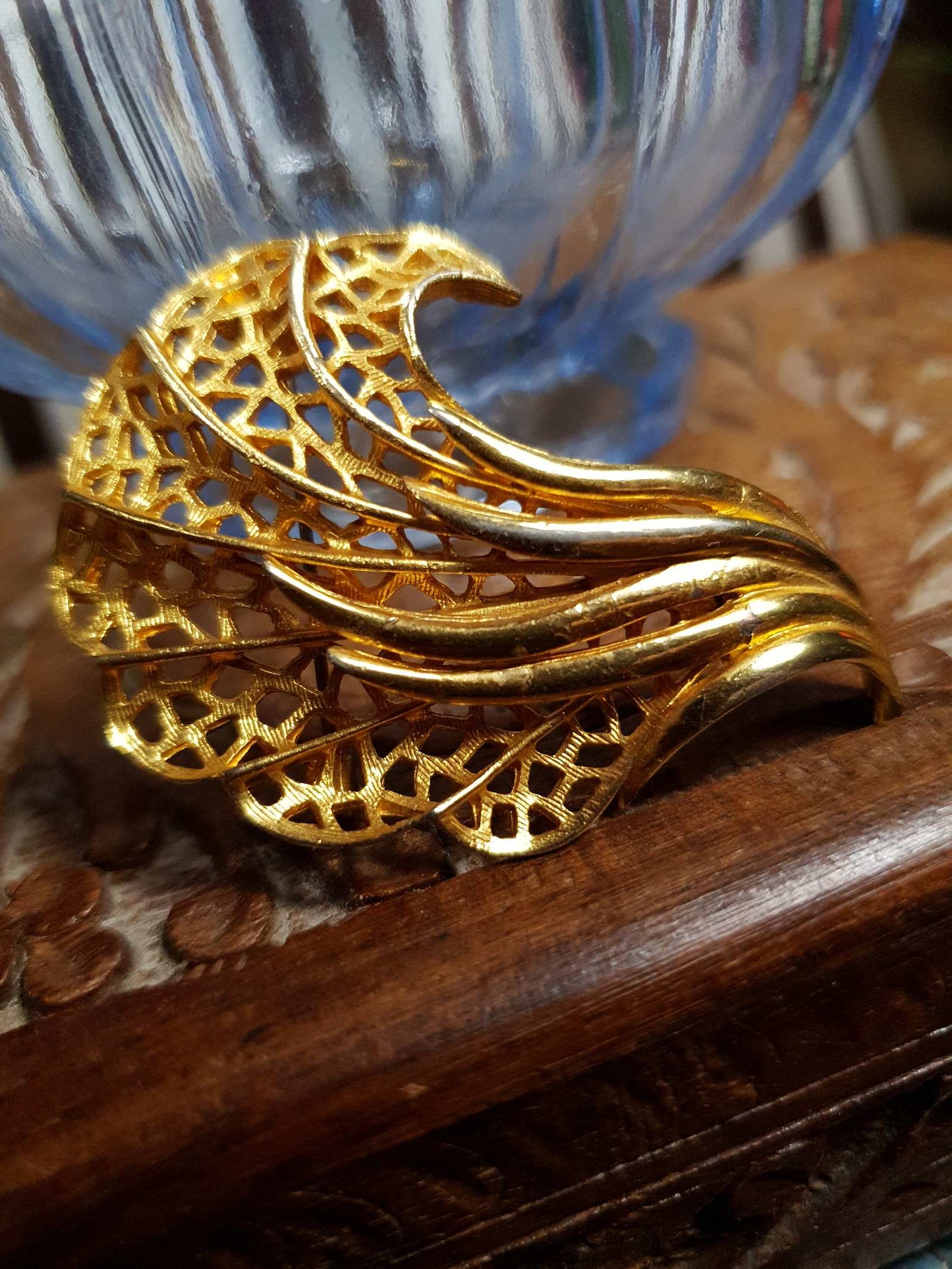 Vintage Leaf Swirl Brooch Filigree Gold Tone Retro Pin 1970s
