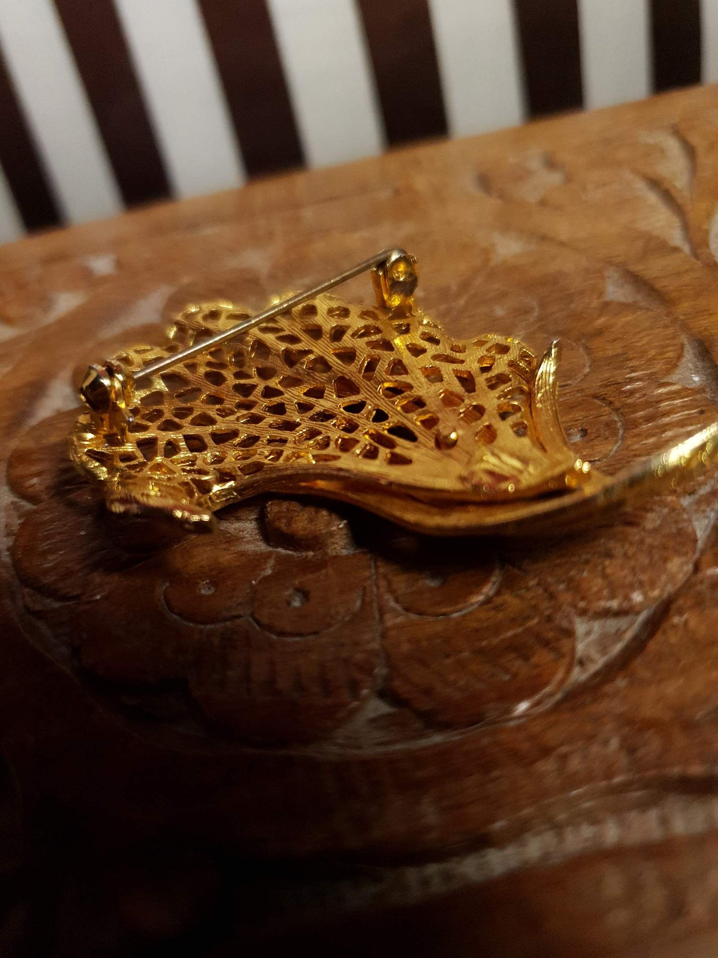 Vintage Leaf Swirl Brooch Filigree Gold Tone Retro Pin 1970s