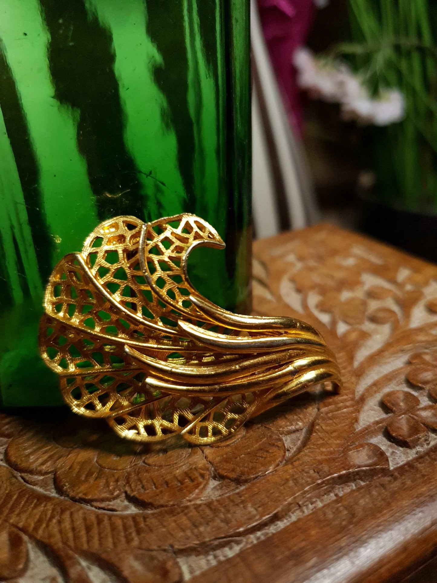 Vintage Leaf Swirl Brooch Filigree Gold Tone Retro Pin 1970s
