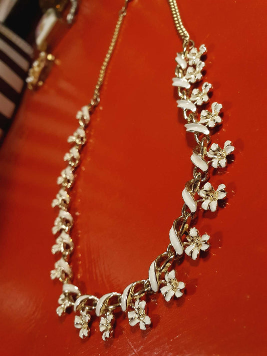 Vintage 1970s White Enamel Floral Necklace Choker Flower Gold Tone Retro