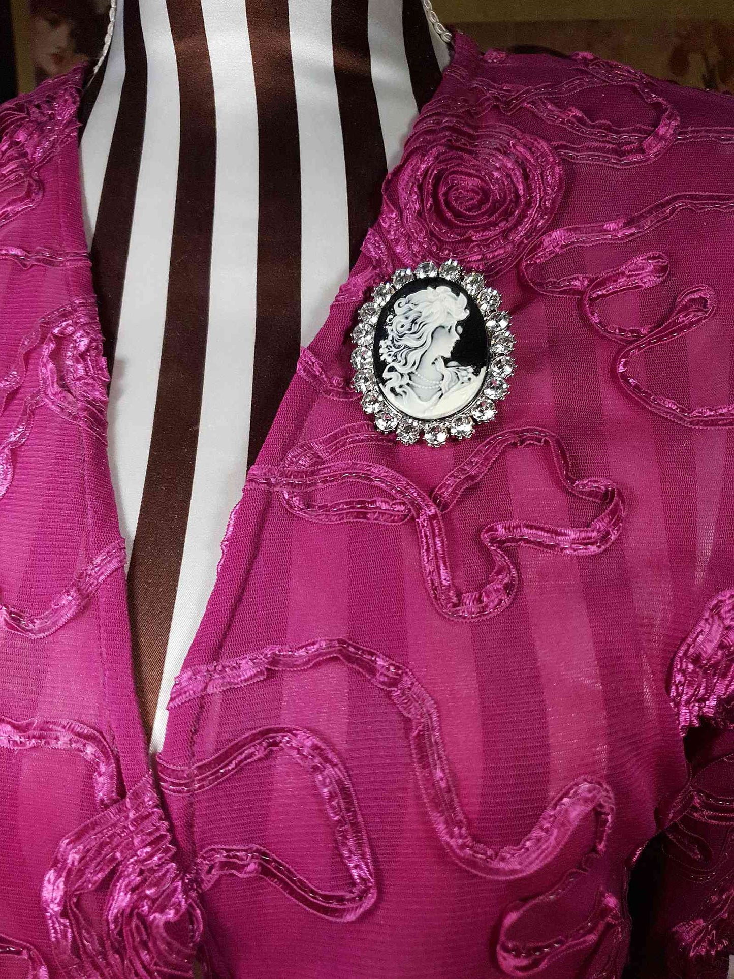 Vintage 1980s Cameo Brooch Rhinestone Black White Oval Retro