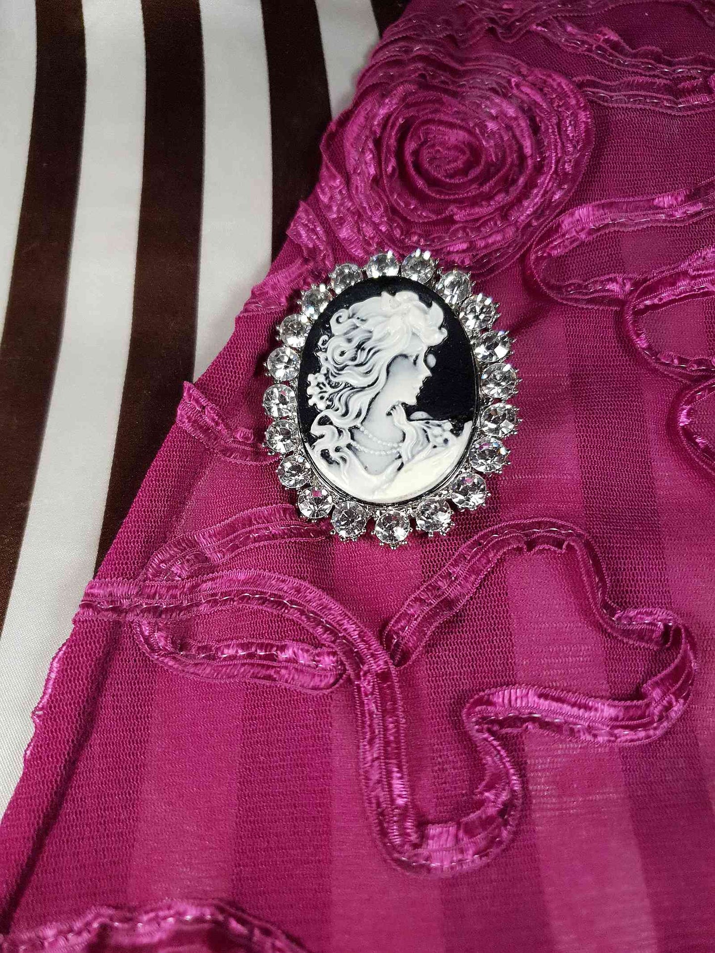 Vintage 1980s Cameo Brooch Rhinestone Black White Oval Retro