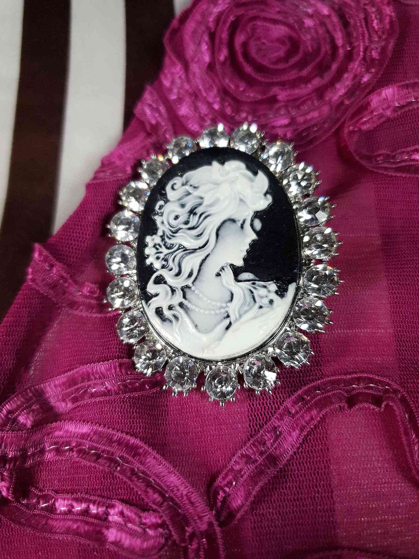 Vintage 1980s Cameo Brooch Rhinestone Black White Oval Retro