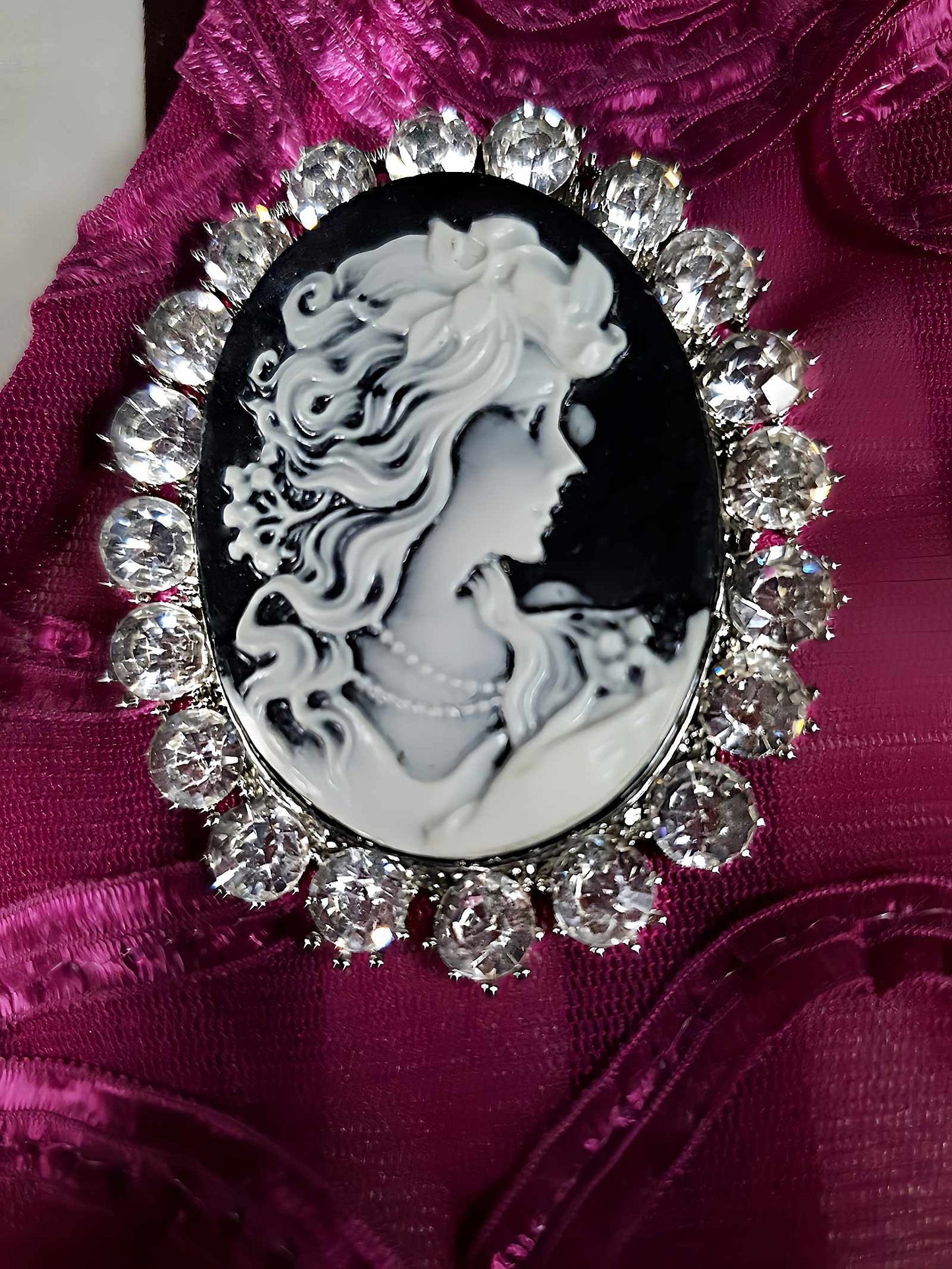 Vintage 1980s Cameo Brooch Rhinestone Black White Oval Retro