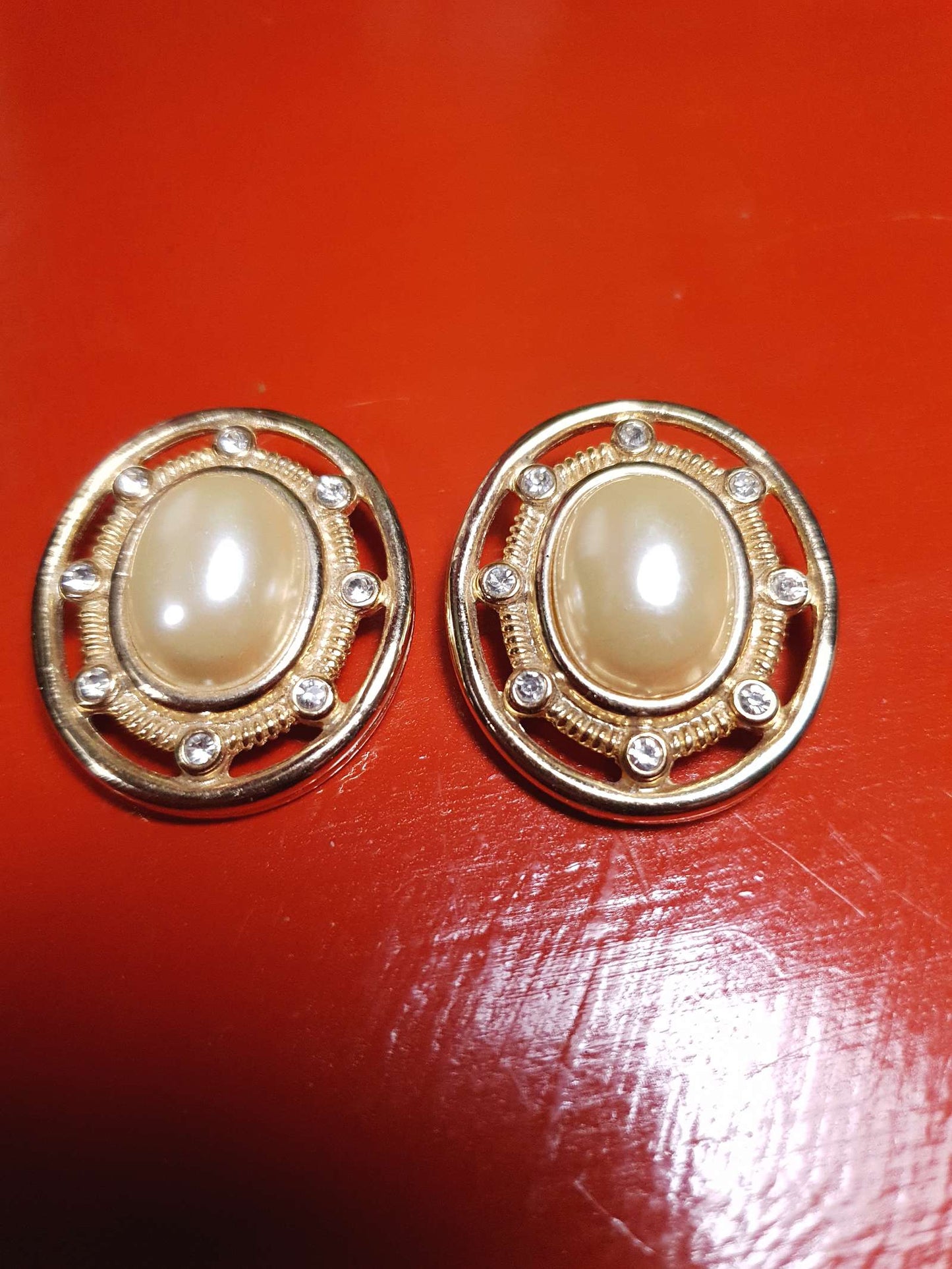 Vintage 1980s Oval Pearl Earrings Rhinestone Clip-On