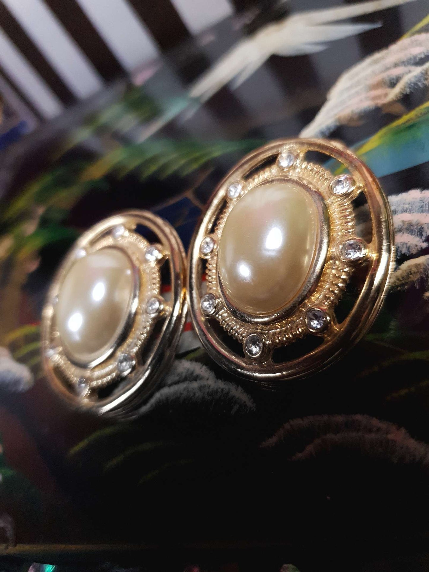 Vintage 1980s Oval Pearl Earrings Rhinestone Clip-On