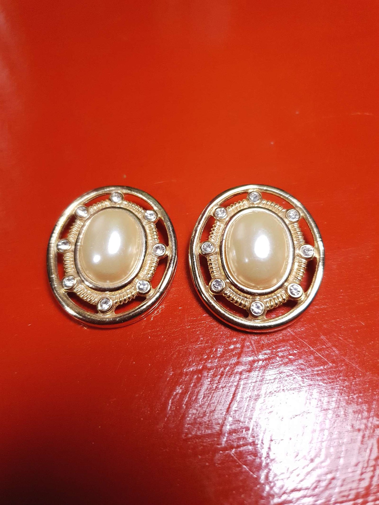 Vintage 1980s Oval Pearl Earrings Rhinestone Clip-On