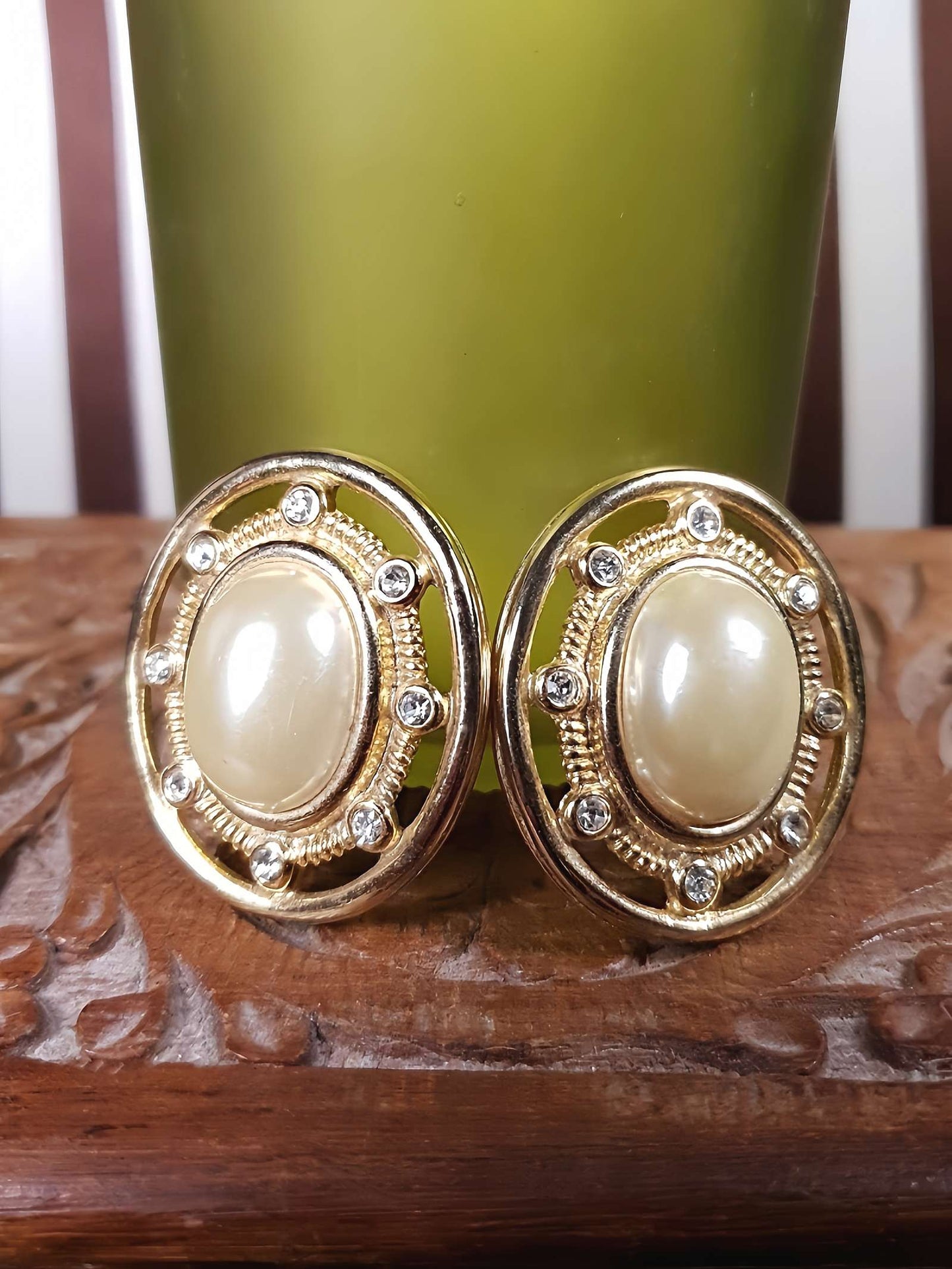 Vintage 1980s Oval Pearl Earrings Rhinestone Clip-On