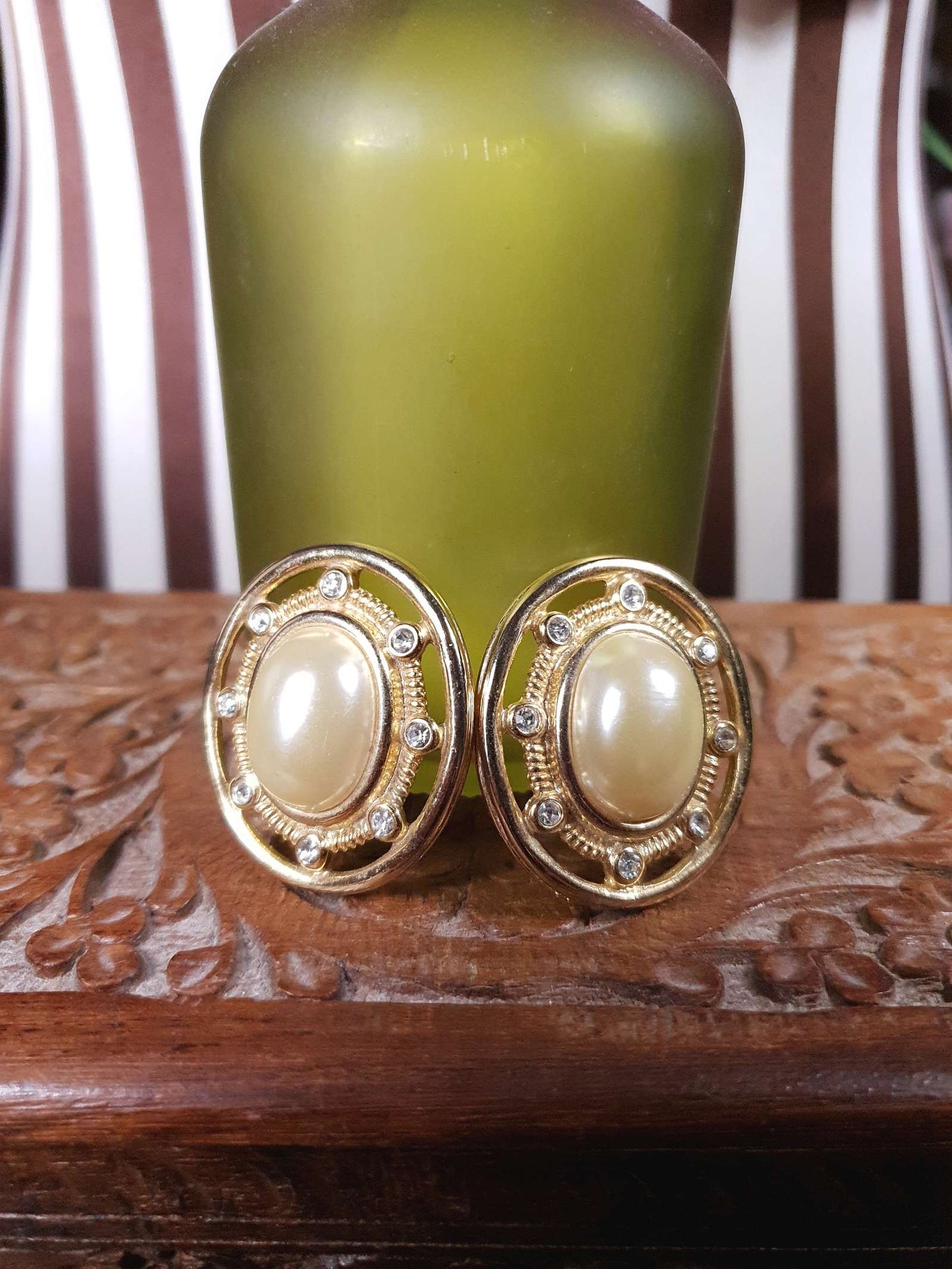 Vintage 1980s Oval Pearl Earrings Rhinestone Clip-On