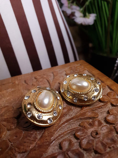 Vintage 1980s Faux Pearl Earrings Clip On Rhinestone Oval Gold Tone