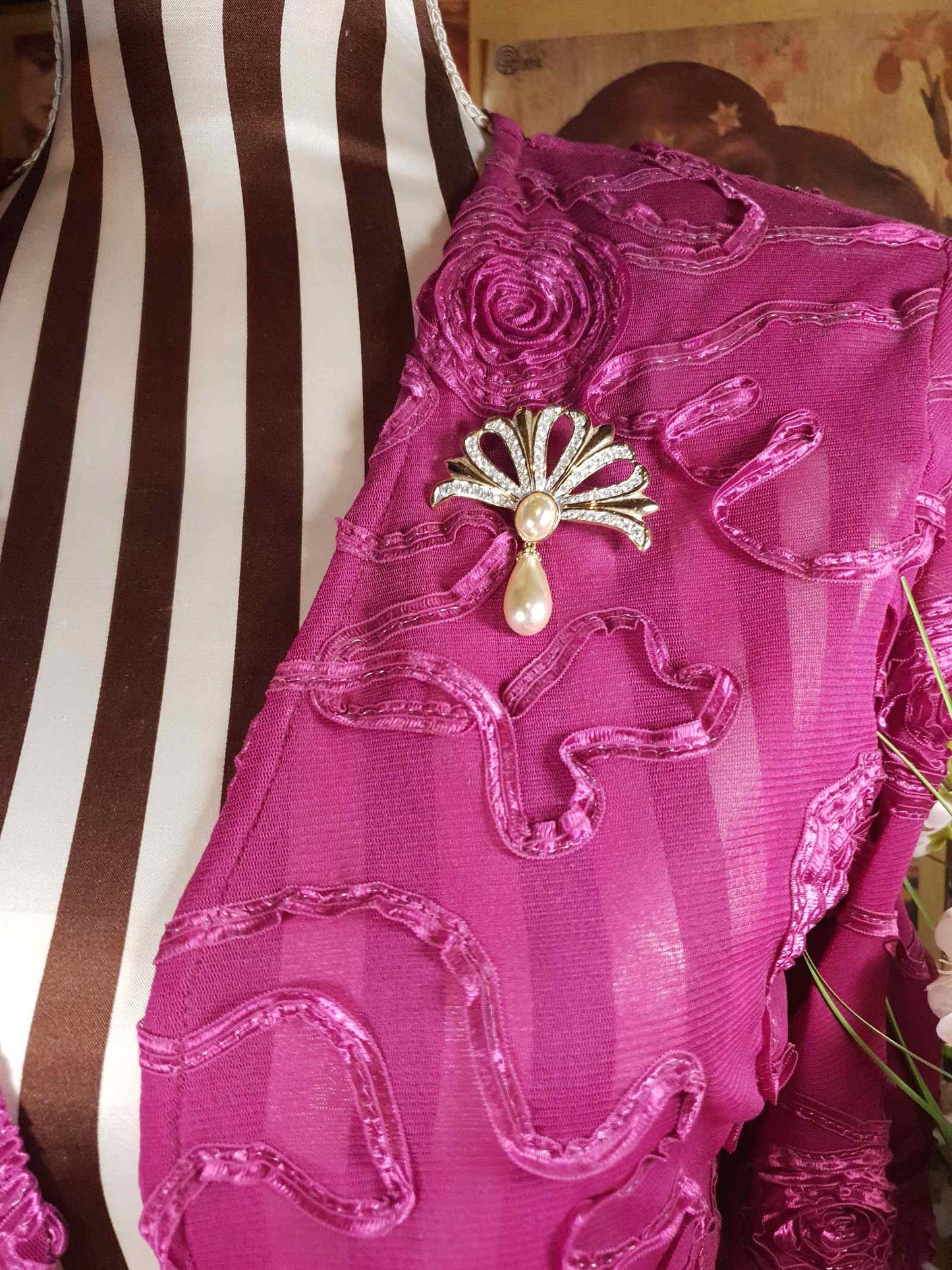 Vintage 1980s Rhinestone Pearl Brooch Dangle Drop Gold-Tone