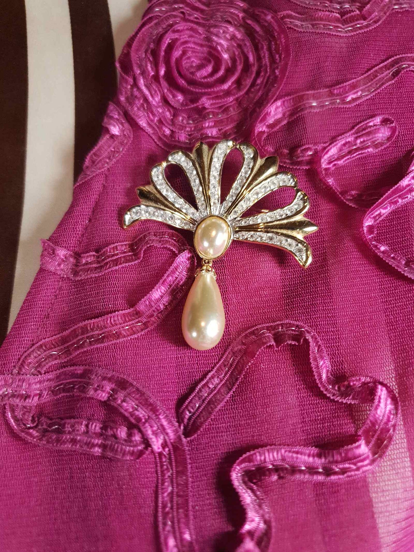 Vintage 1980s Rhinestone Pearl Brooch Dangle Drop Gold-Tone