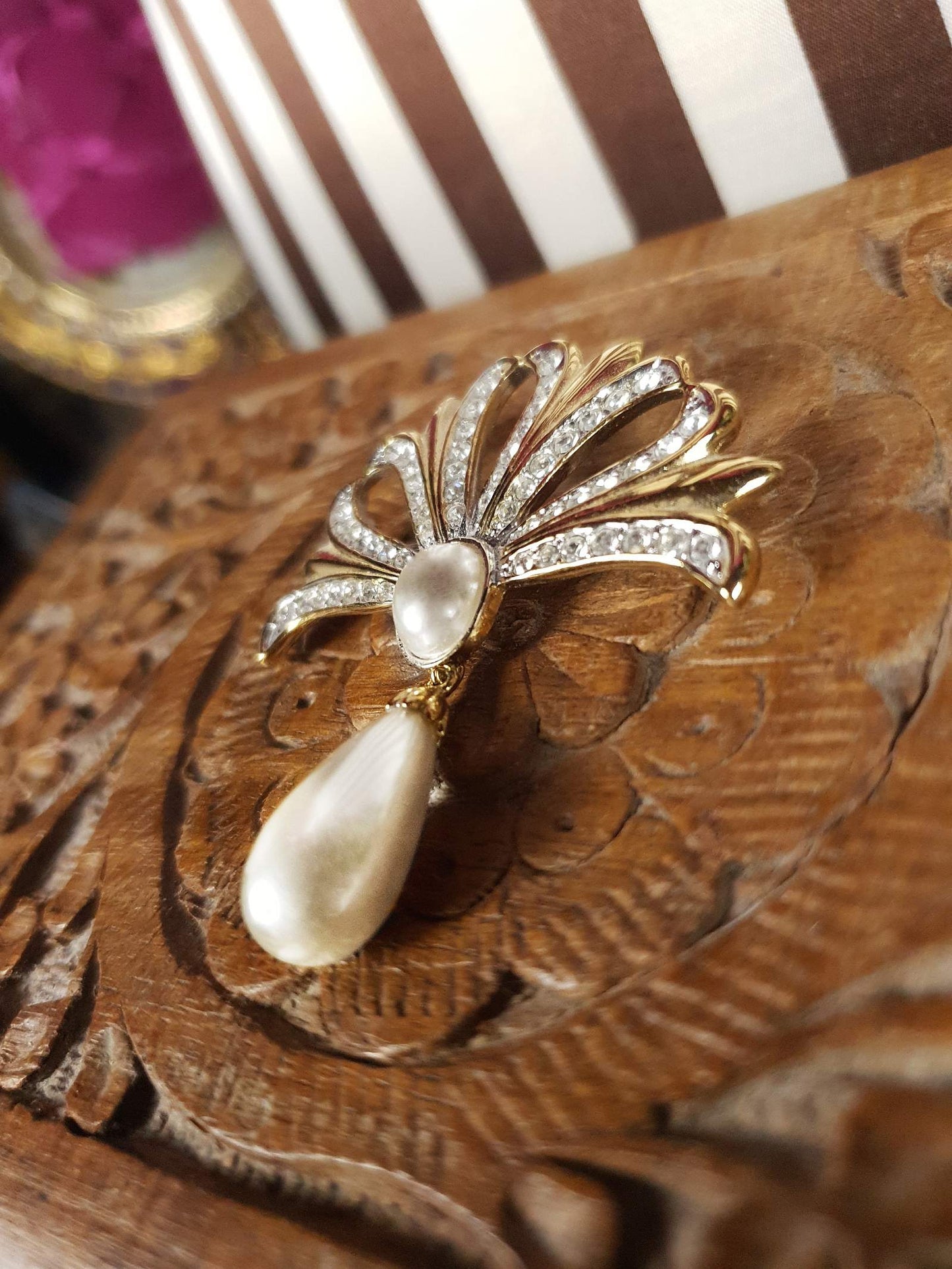 Vintage 1980s Rhinestone Pearl Brooch Dangle Drop Gold-Tone