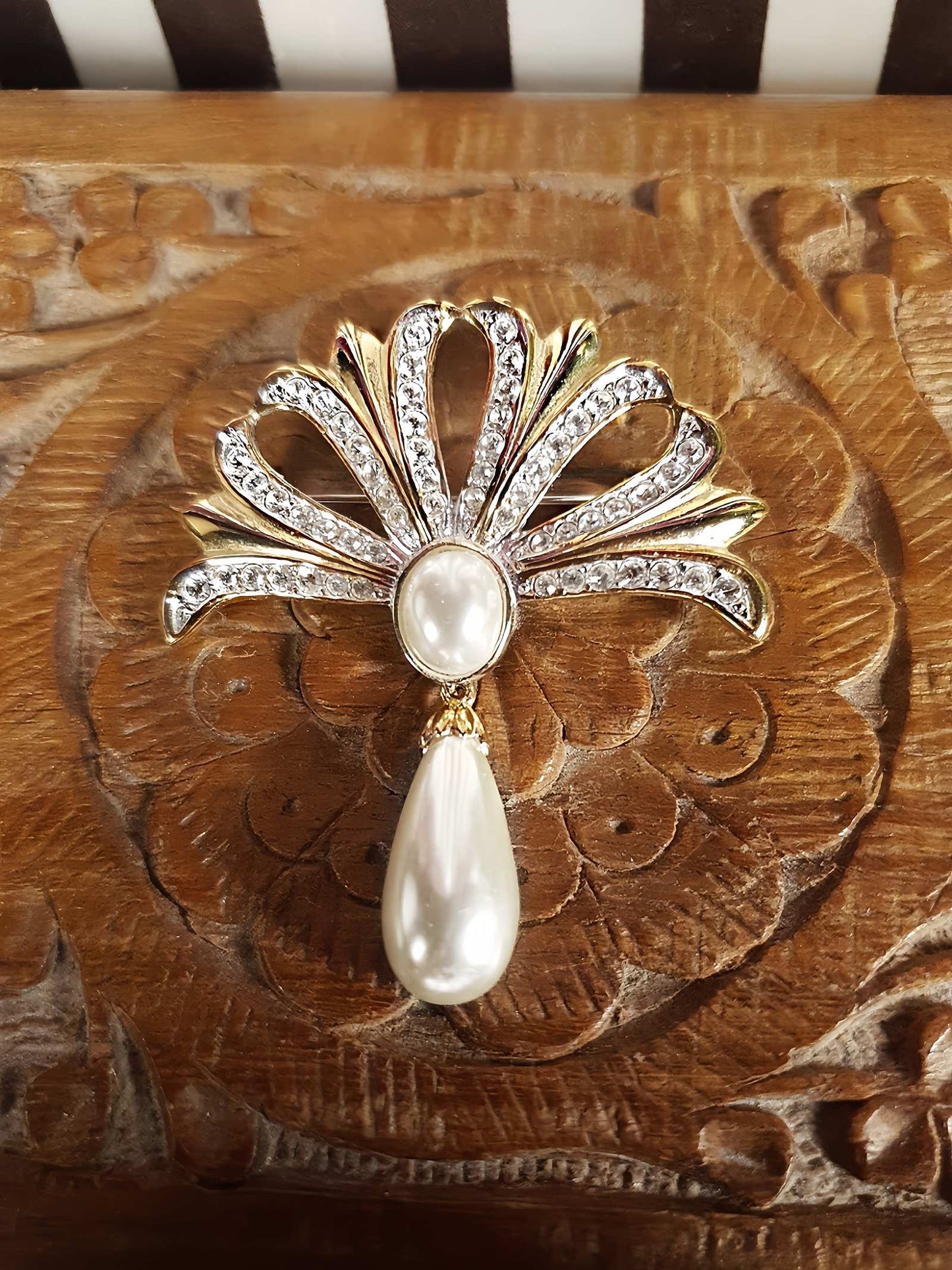 Vintage 1980s Rhinestone Pearl Brooch Dangle Drop Gold-Tone