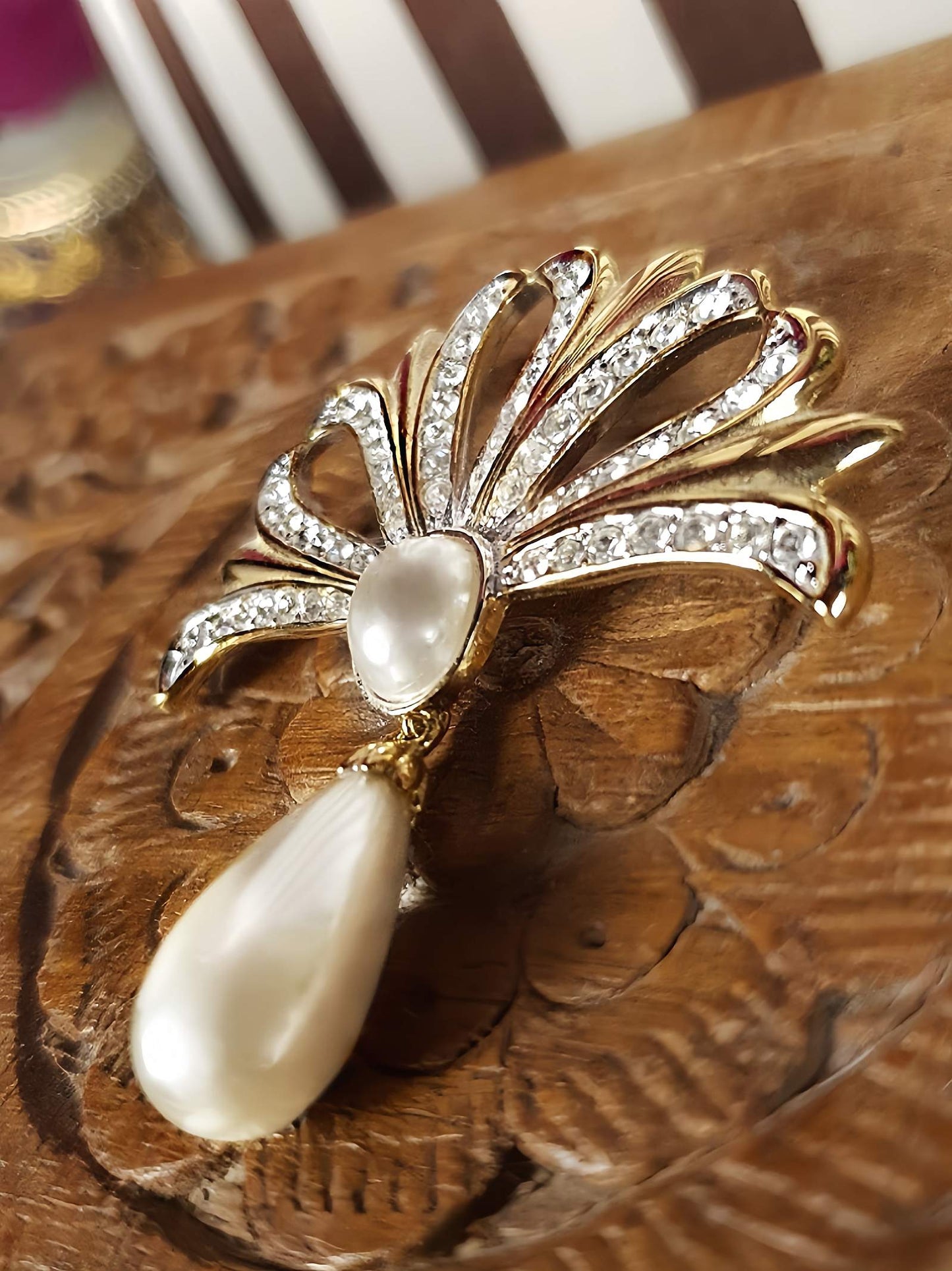 Vintage 1980s Rhinestone Pearl Brooch Dangle Drop Gold-Tone