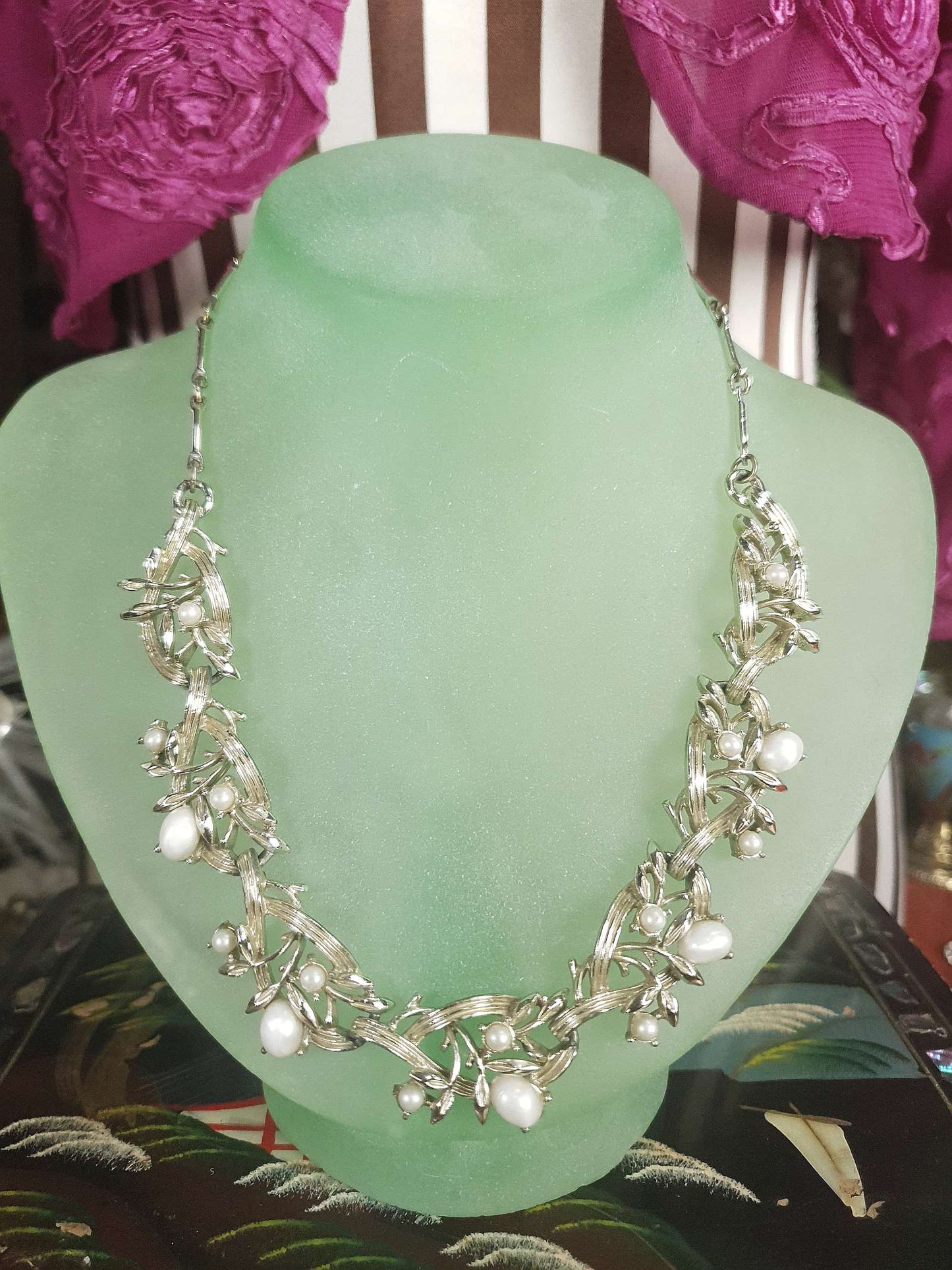 Vintage 1950s Glass Pearl Leaf Necklace Retro