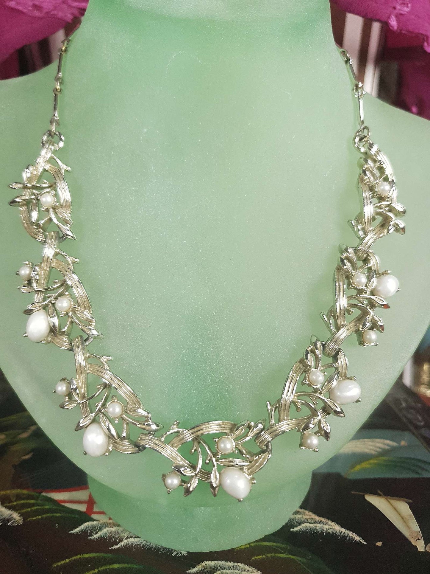 Vintage 1950s Glass Pearl Leaf Necklace Retro