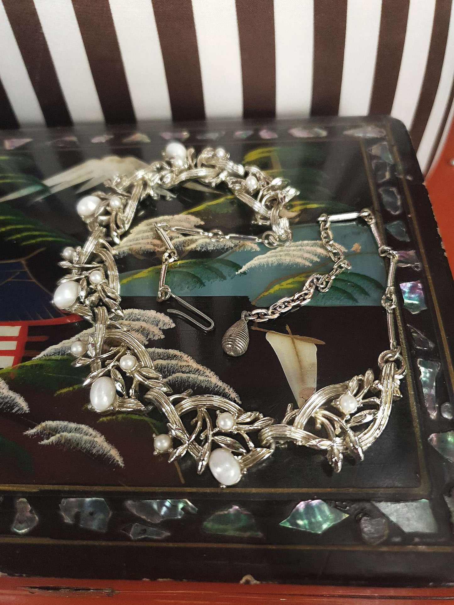 Vintage 1950s Glass Pearl Leaf Necklace Retro