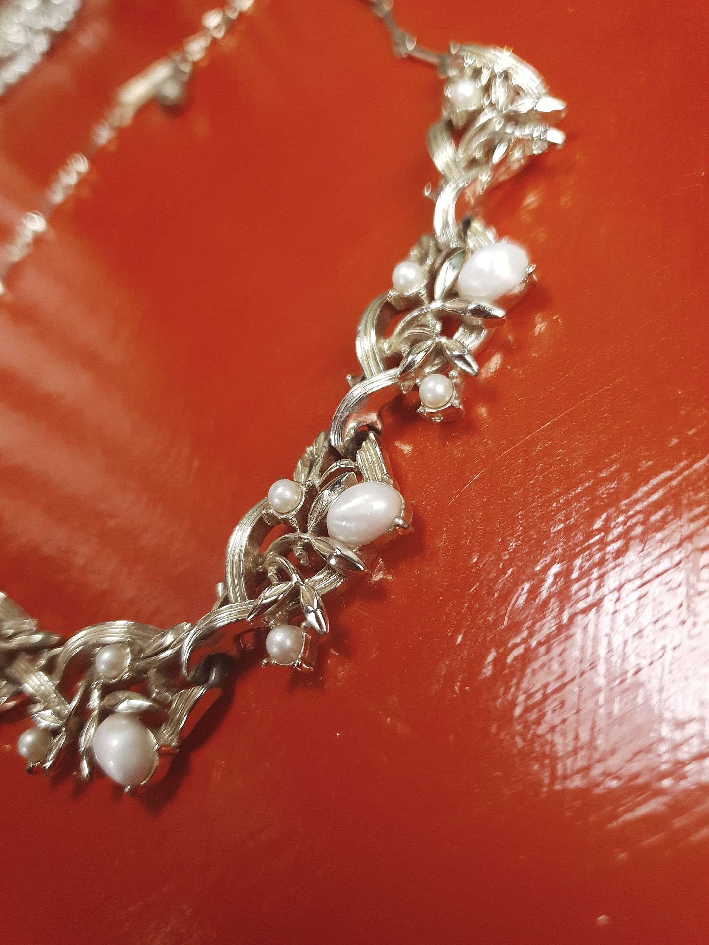 Vintage 1950s Glass Pearl Leaf Necklace Retro