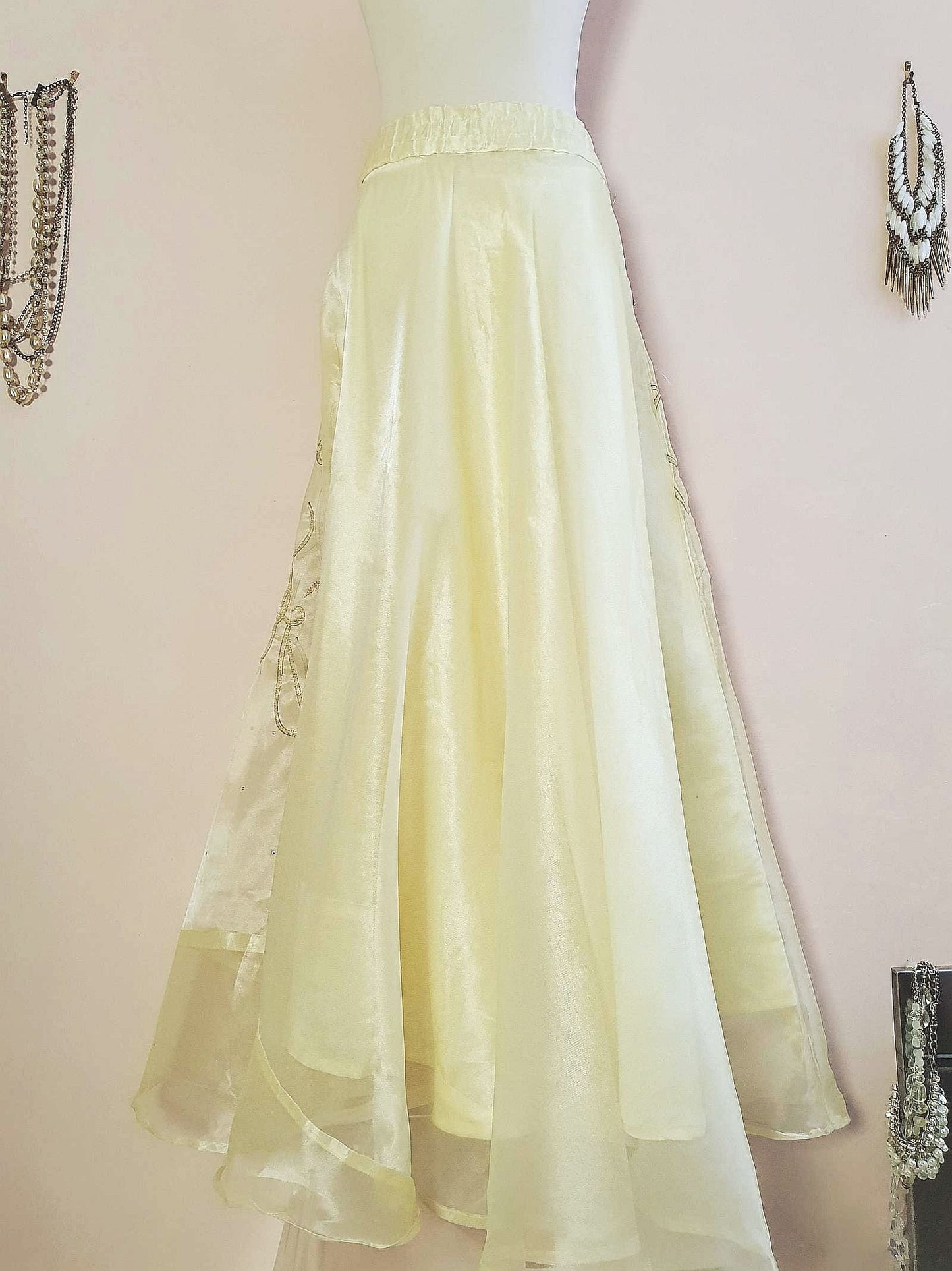 Vintage Pale Yellow Organza Flower Embroidered Skirt Sequins Floral 1970s - Size 12