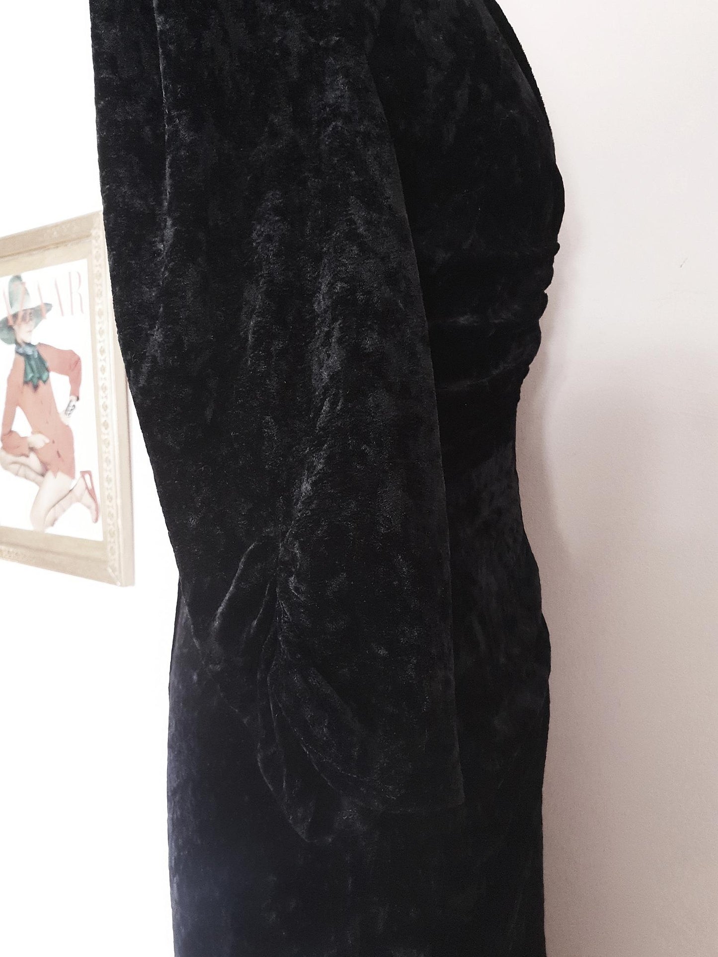 Vintage Black Crushed Velvet Boho Dress 1960s - Size 10/12 LBD Bohemian