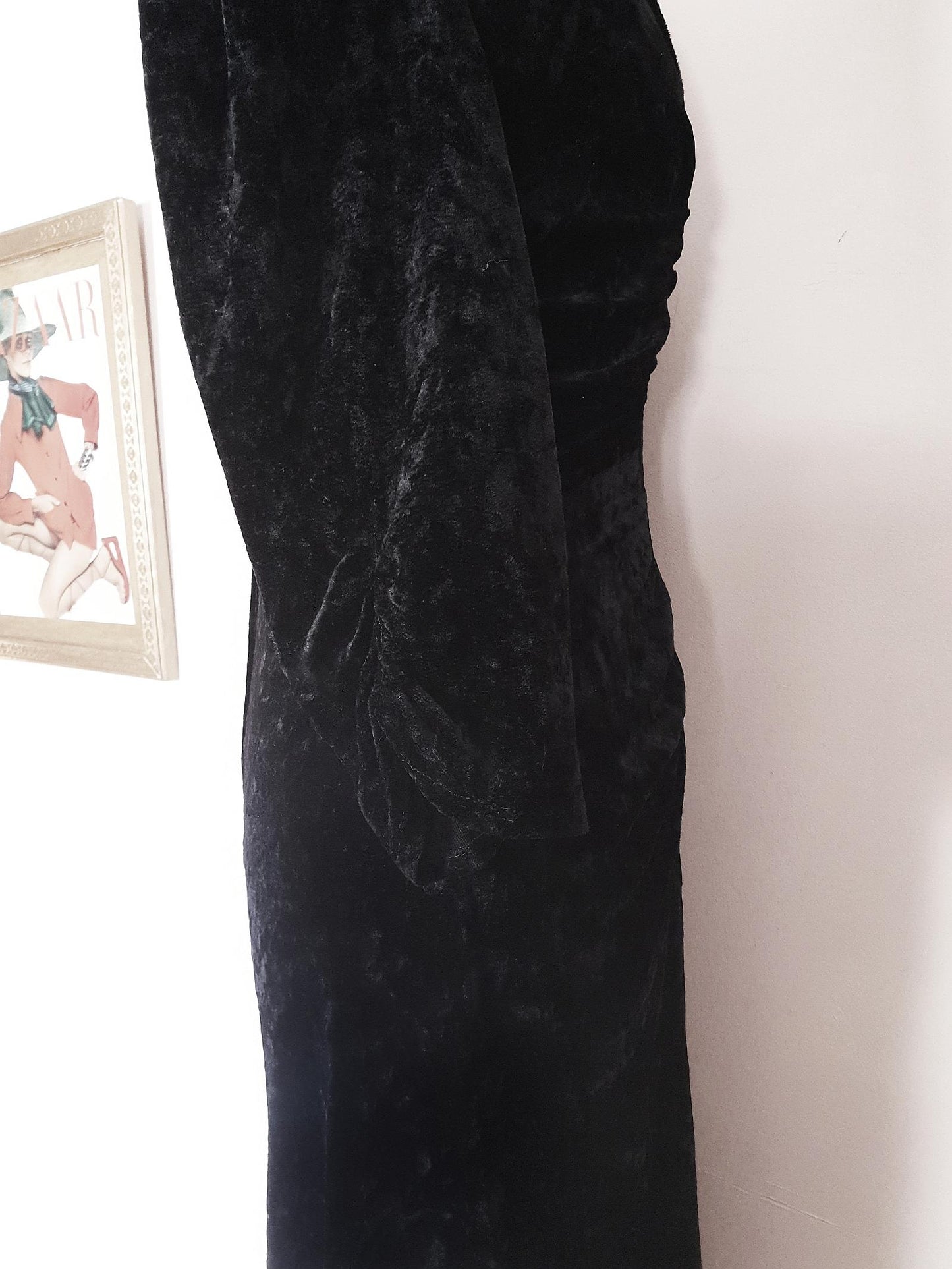 Vintage Black Crushed Velvet Boho Dress 1960s - Size 10/12 LBD Bohemian